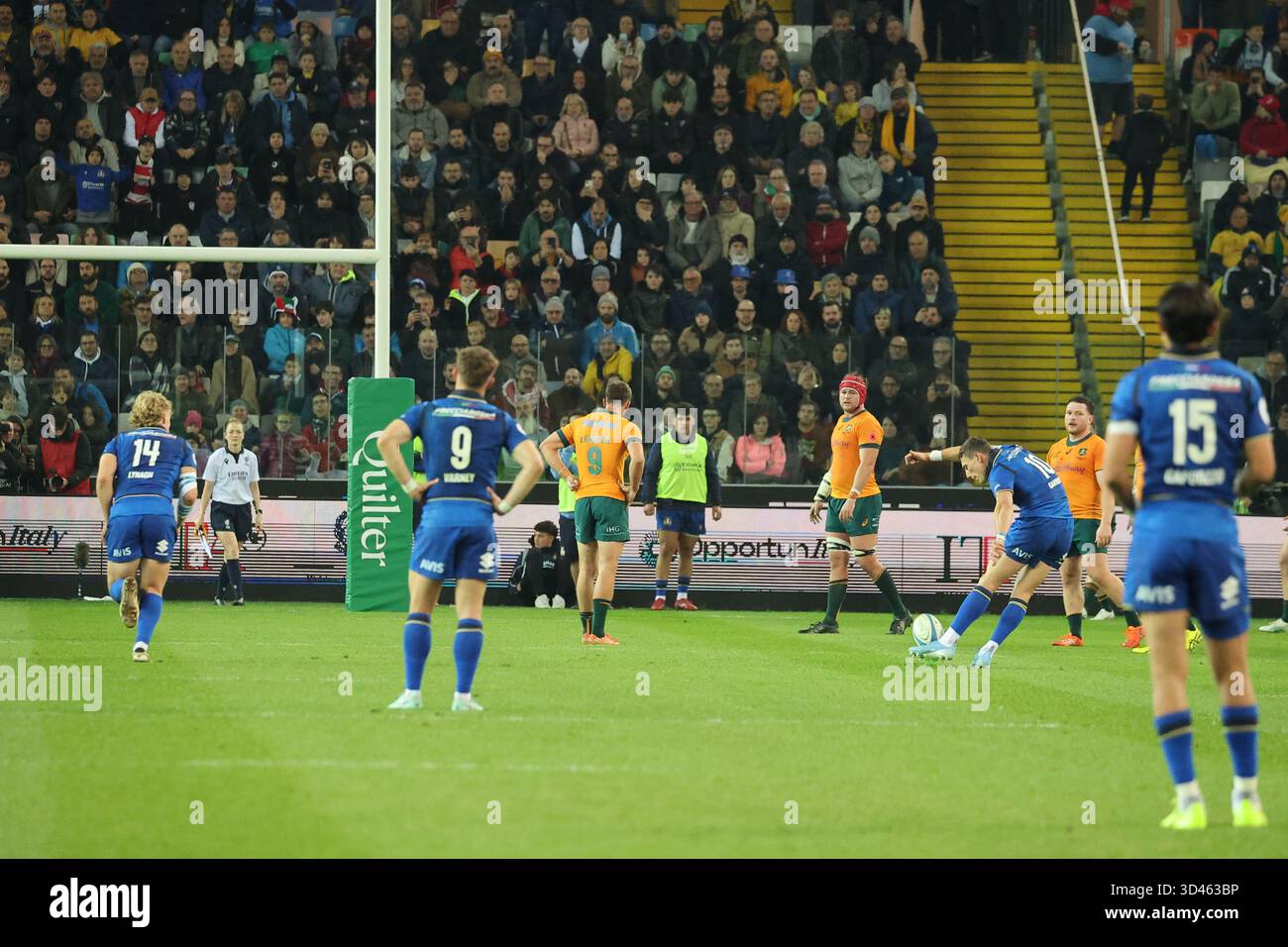 Udine, Italie. 08/11/2025, Udine, Bluenergy Stadium, QUILTER NATIONS SERIES semaine 2 : Italie vs Australie, Paolo Garbisi (Italie Fly-Half #10) succédant à un penalty pour l'Italie crédit : Just Pictures GmbH/Alamy Live News Banque D'Images