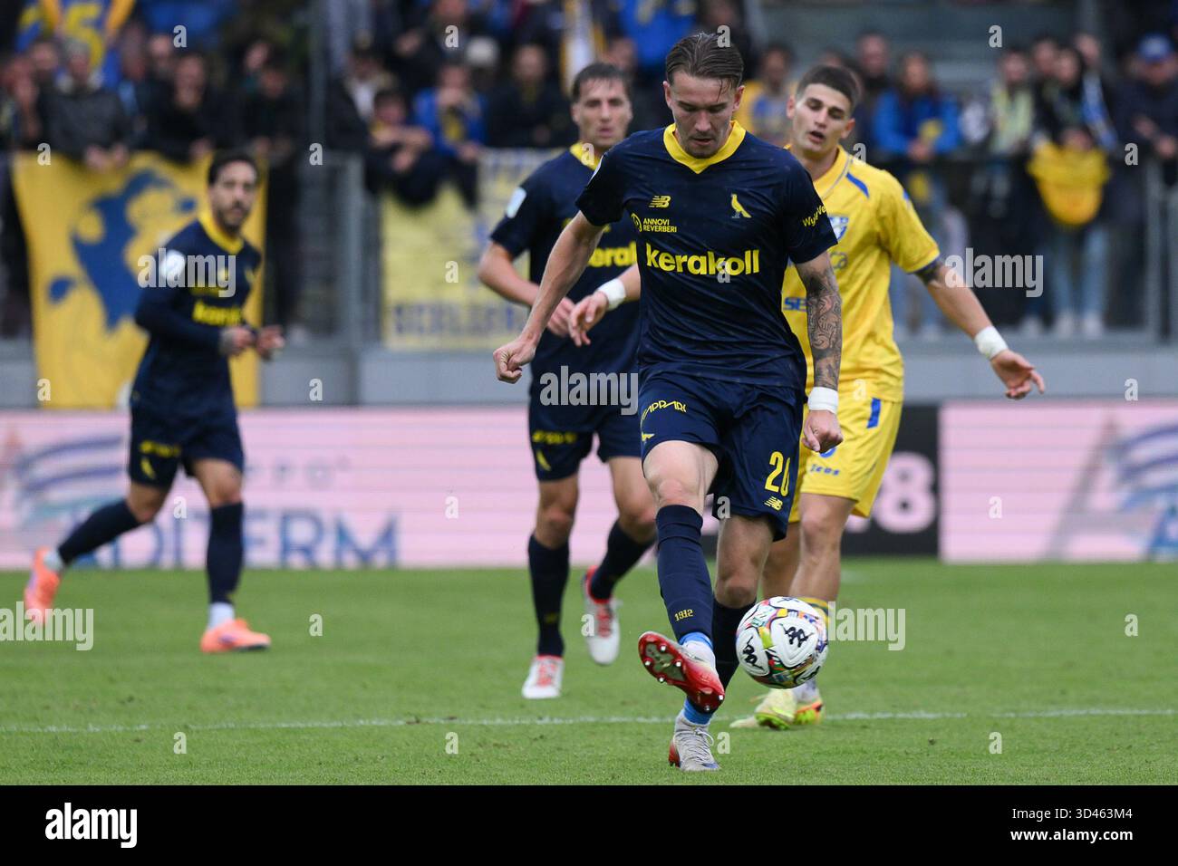 Frosinone, Italie. 8 novembre 2025, Benito Stirpe Stadium, Frosinone, Italie ; Serie BKT Football match ; Frosinone contre Modène ; Davide Adorni de Modène FC crédit : Roberto Ramaccia/Alamy Live News Banque D'Images