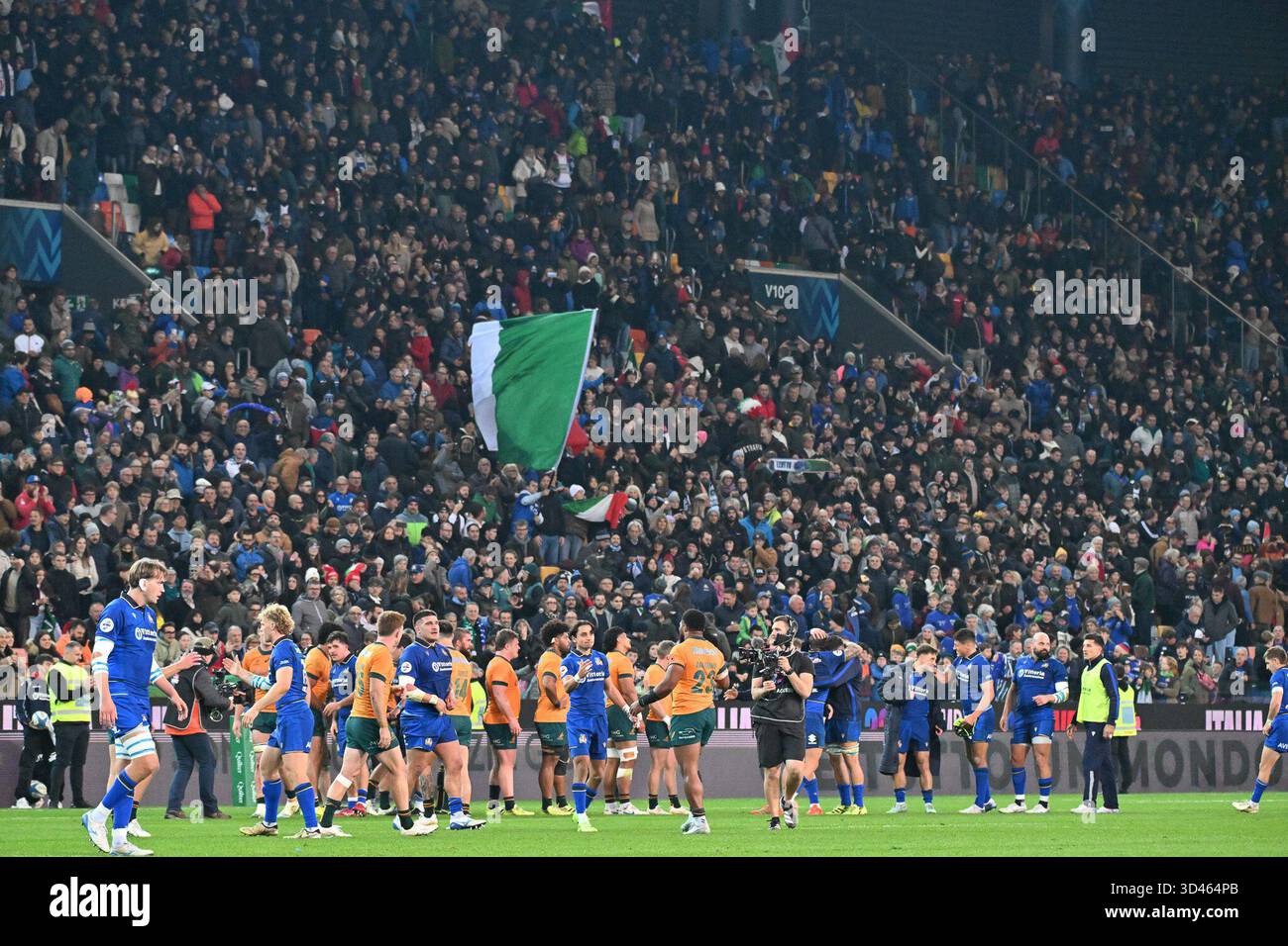 Udine, Italie. 08 novembre 2025. Le rugby italien célèbre sa victoire sur l'Australie crédit : Independent photo Agency/Alamy Live News Banque D'Images