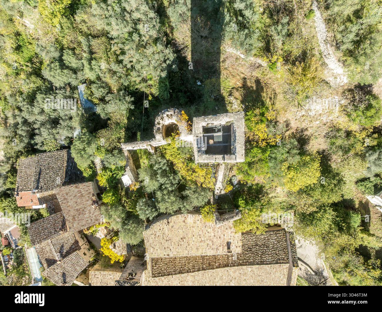 Vue aérienne de haut en bas du château de Monterivoso en Italie Banque D'Images