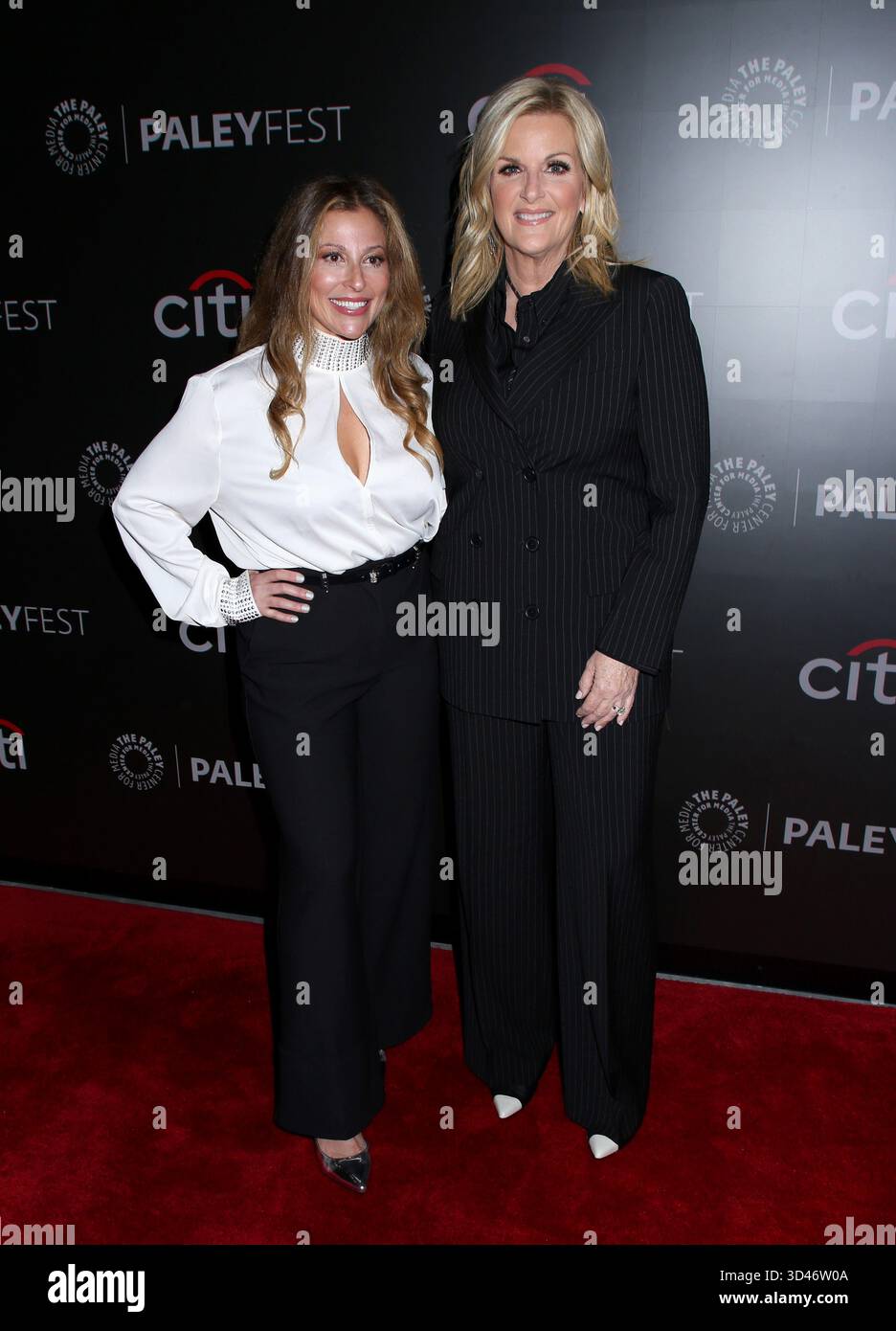New York, États-Unis. 8 novembre 2025. New York, États-Unis. 08 novembre 2025. Valerie Greenberg et Trisha Yearwood au PaleyFest NY 2025 : 'In her Own Words : an Evening with Trisha Yearwood' au Paley Museum le 8 novembre 2025 à New York City, NY © Steven Bergman/AFF-USA.COM crédit : AFF/Alamy Live News Banque D'Images