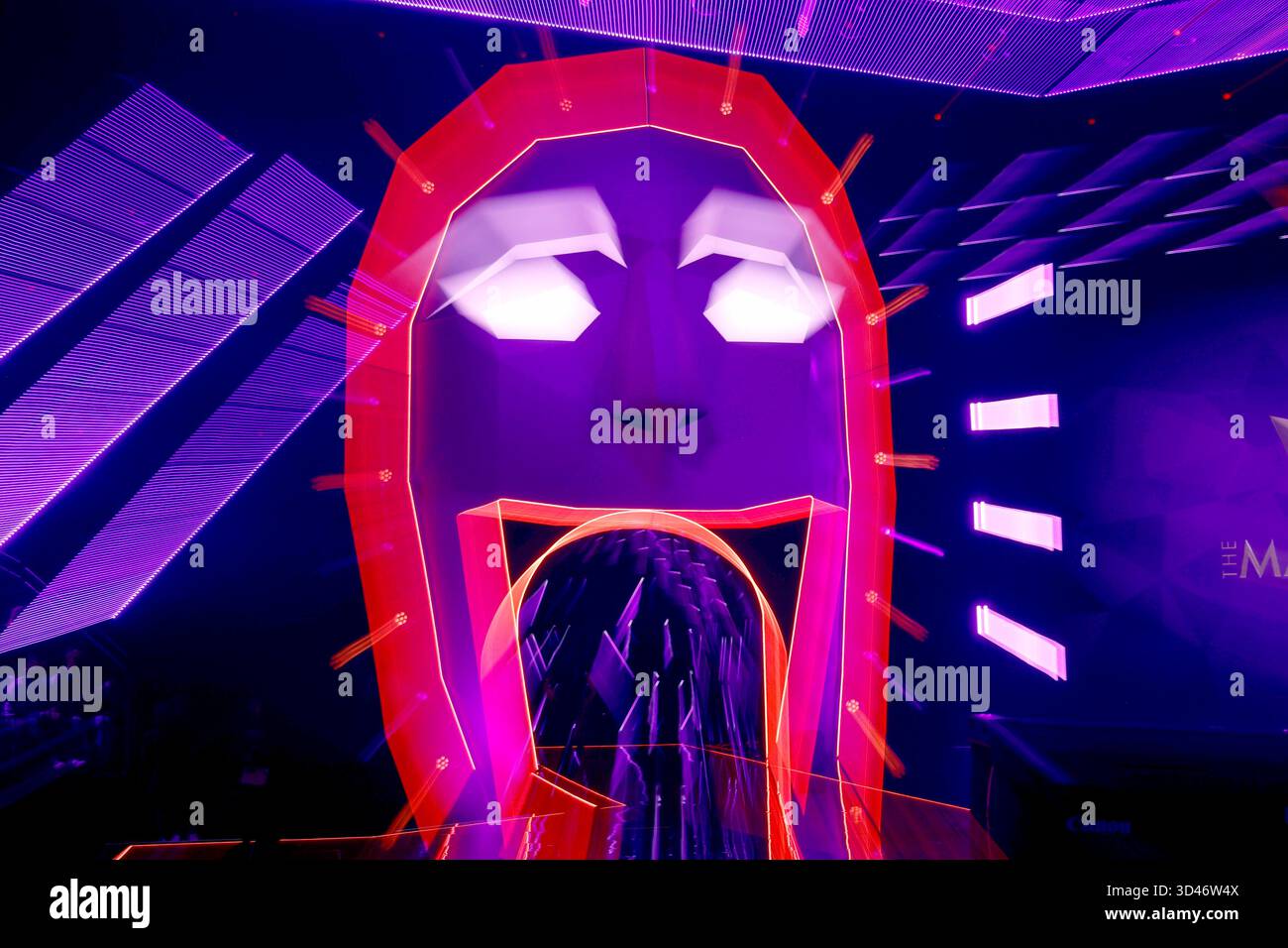 La toile de fond à travers laquelle les personnages entrent sur scène dans le spectacle ProSieben 'The Masked Singer' aux studios MMC à Ossendorf. (Photo, image symbolique) Cologne, 8 novembre 2025 Banque D'Images
