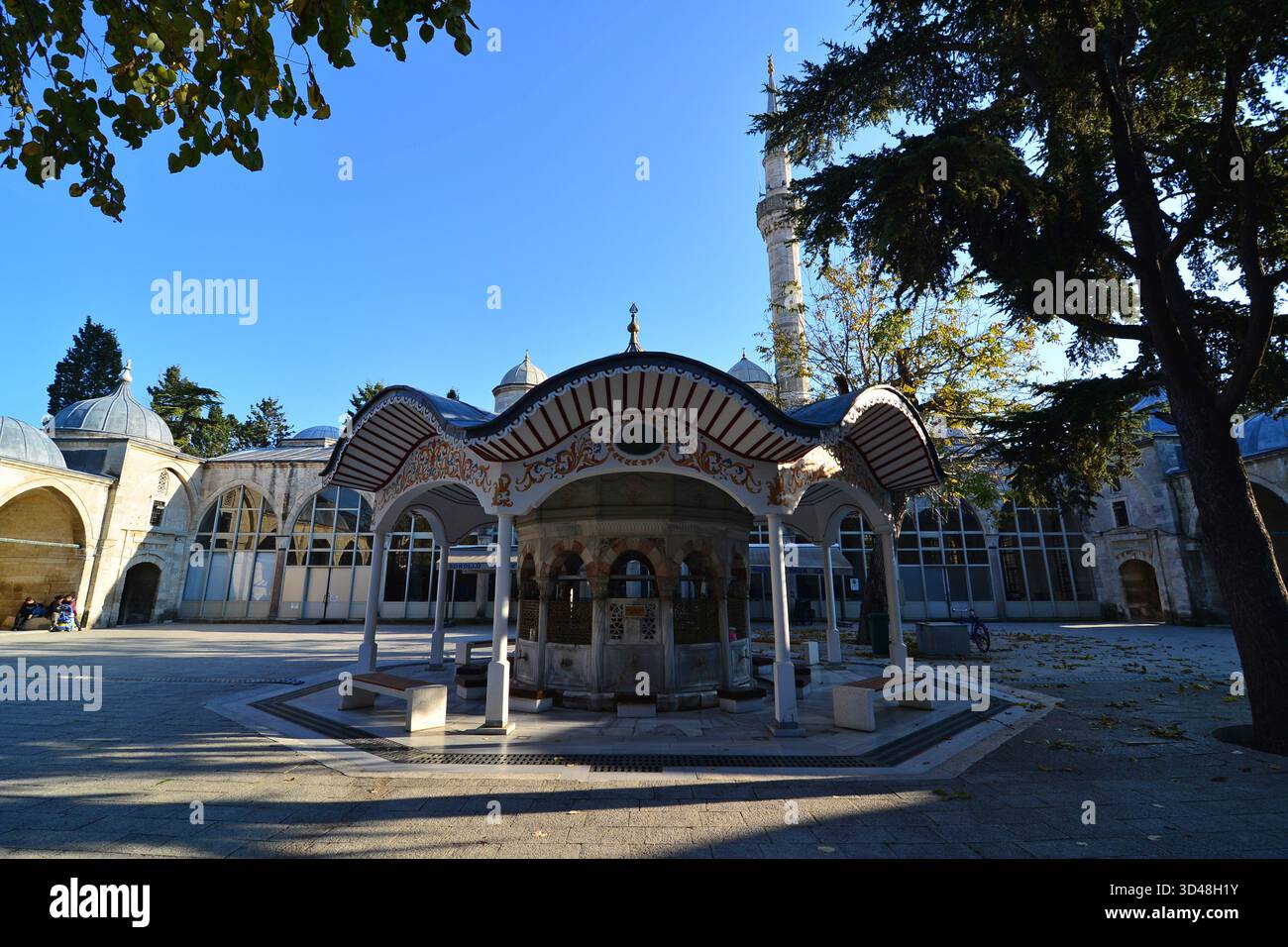 La mosquée Sokollu Mehmet Pacha, située à Luleburgaz, Kirklareli, Turquie, a été construite par Mimar Sinan au XVIe siècle. Banque D'Images
