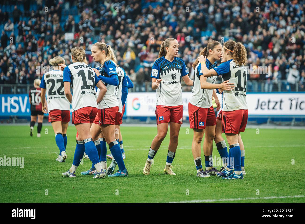 BUT, CÉLÉBRATION, les femmes HSV Hambourg à 1 :0 par Melanie Brunnthaler (HSV Hambourg, 11) ; football, Google Pixel Frauen-Bundesliga [Bundesliga], Journée 10 : HSV Hambourg vs FC Nuremberg le 9 novembre 2025 au Volksparkstadion, Hamburg DFB / DFL REGU Banque D'Images