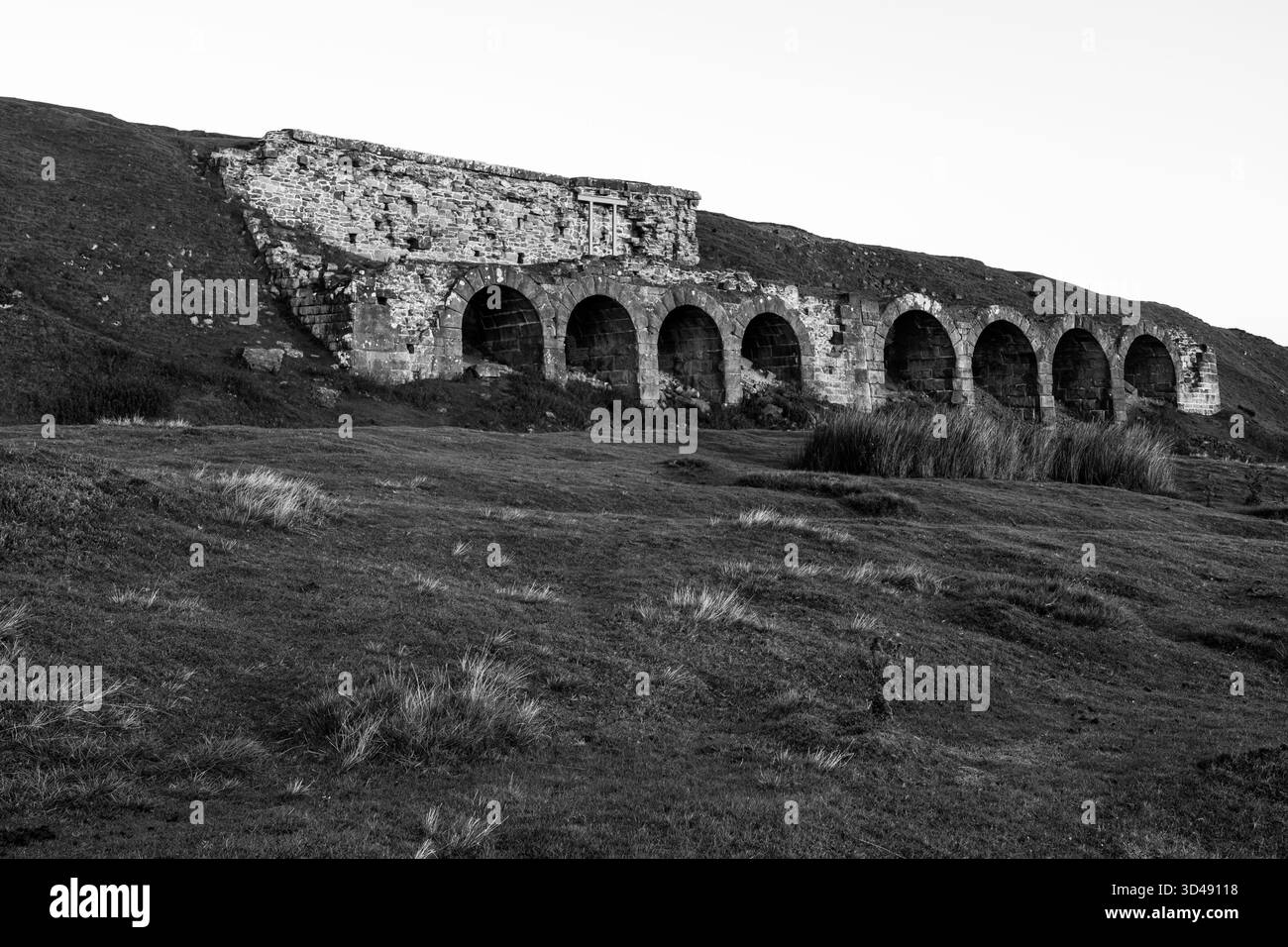 Fours en pierre de fer de Rosedale Abbey en noir et blanc Banque D'Images