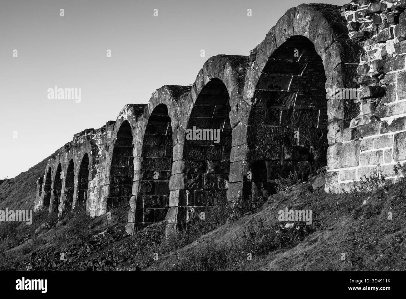 Fours en pierre de fer de Rosedale Abbey en noir et blanc Banque D'Images
