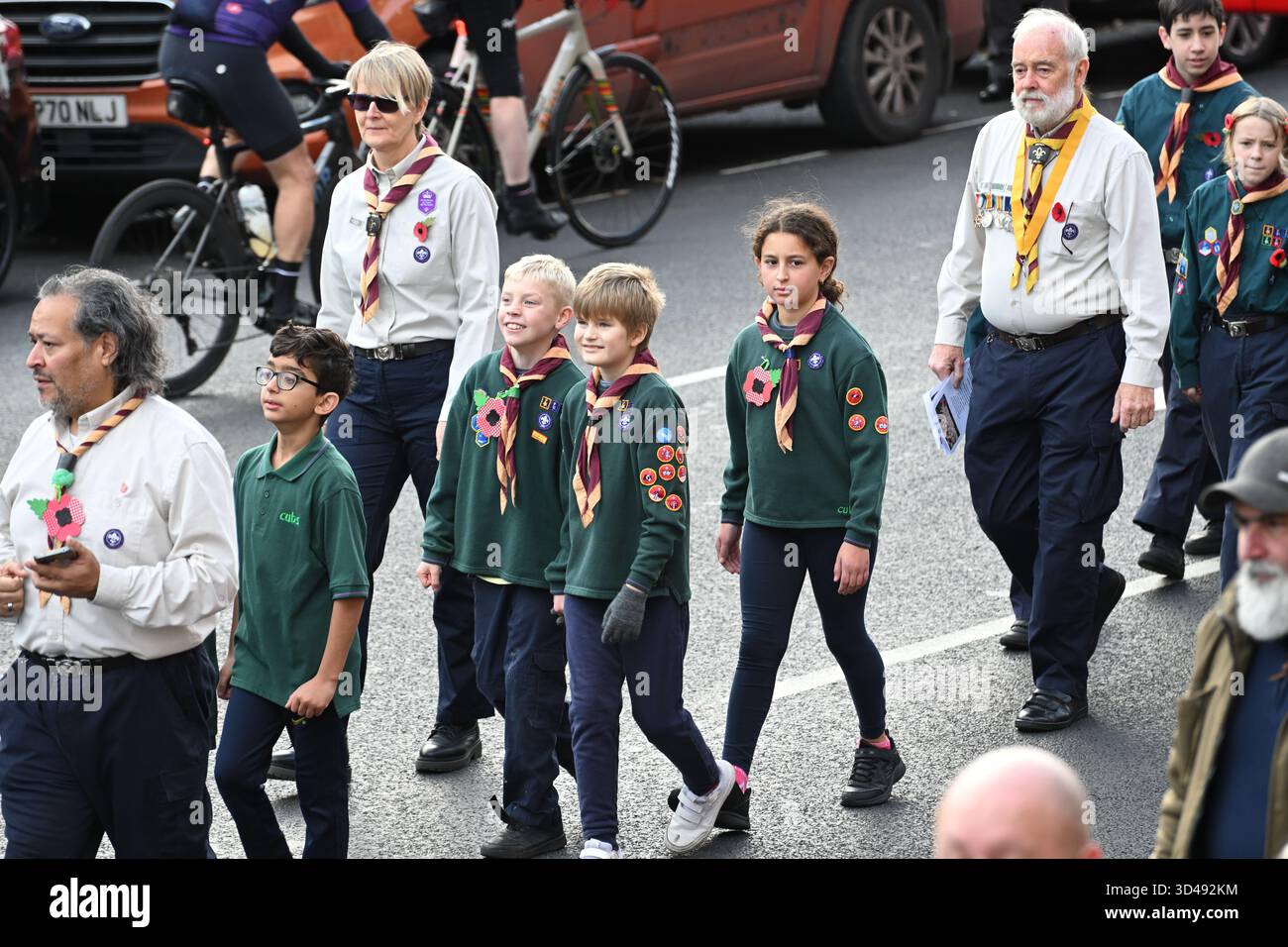 Les Scouts CUB défilent au défilé du dimanche du souvenir de North Finchley en 2025 - Londres Banque D'Images