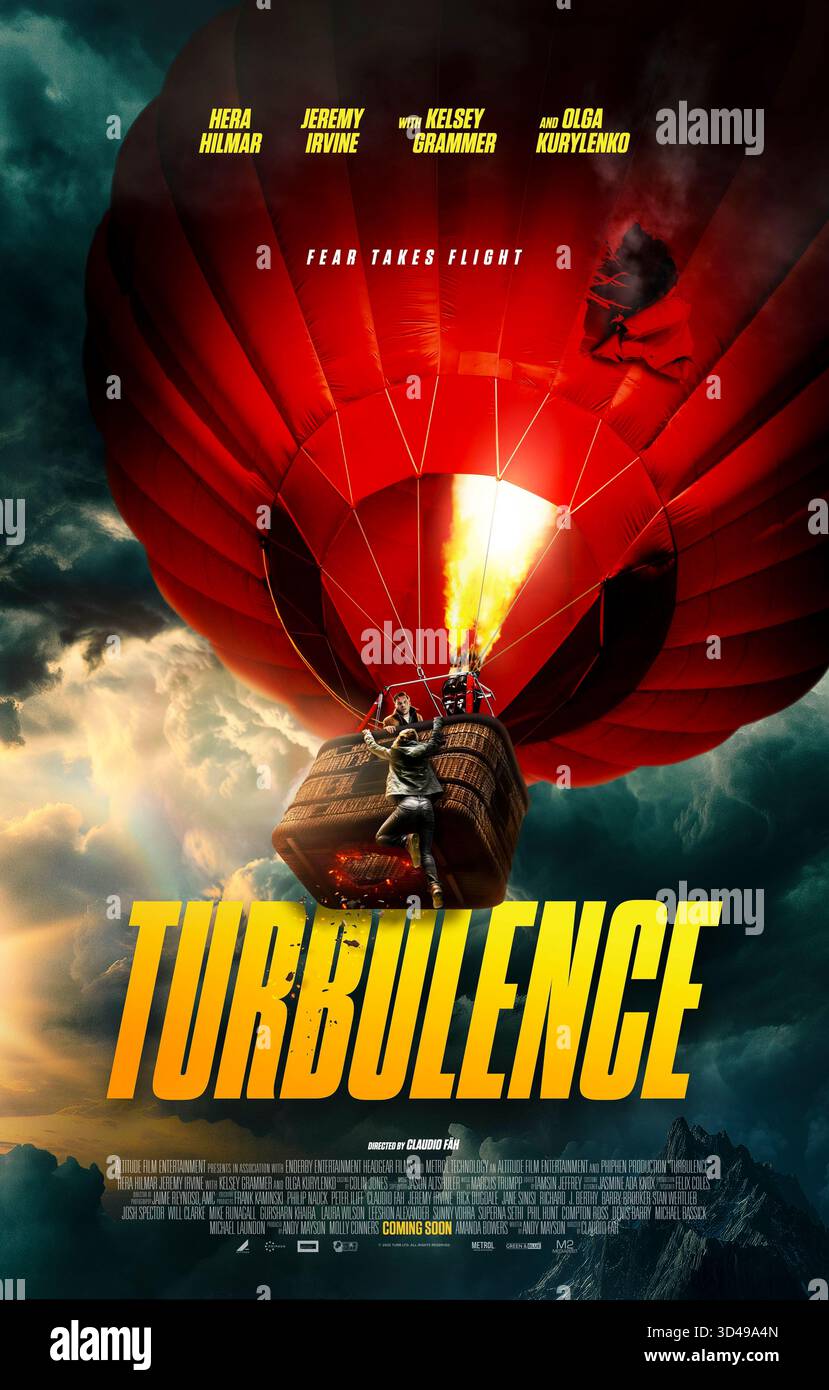 Turbulence (2025) réalisé par Robert Butler et mettant en vedette Ray Liotta, Lauren Holly et Brendan Gleeson. Après qu'un dangereux condamné embarque dans un vol transatlantique, un agent de bord doit se battre pour survivre lorsque le chaos éclate à 30 000 pieds. Affiche AMÉRICAINE À une feuille POUR USAGE ÉDITORIAL UNIQUEMENT. Crédit : BFA / New Line Cinema Banque D'Images