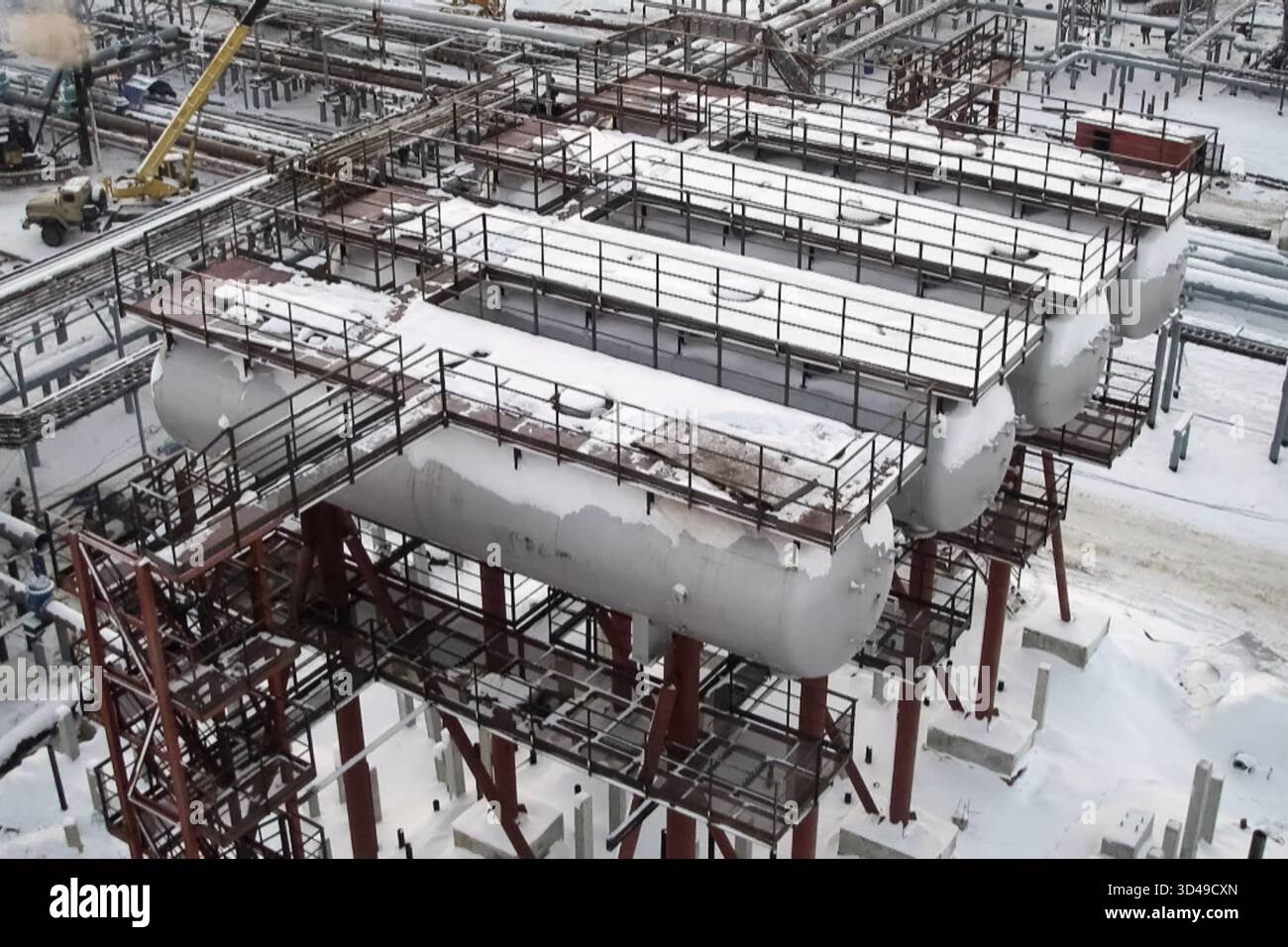 Raffinerie de pétrole. Construction d'une installation industrielle pétrolière Banque D'Images