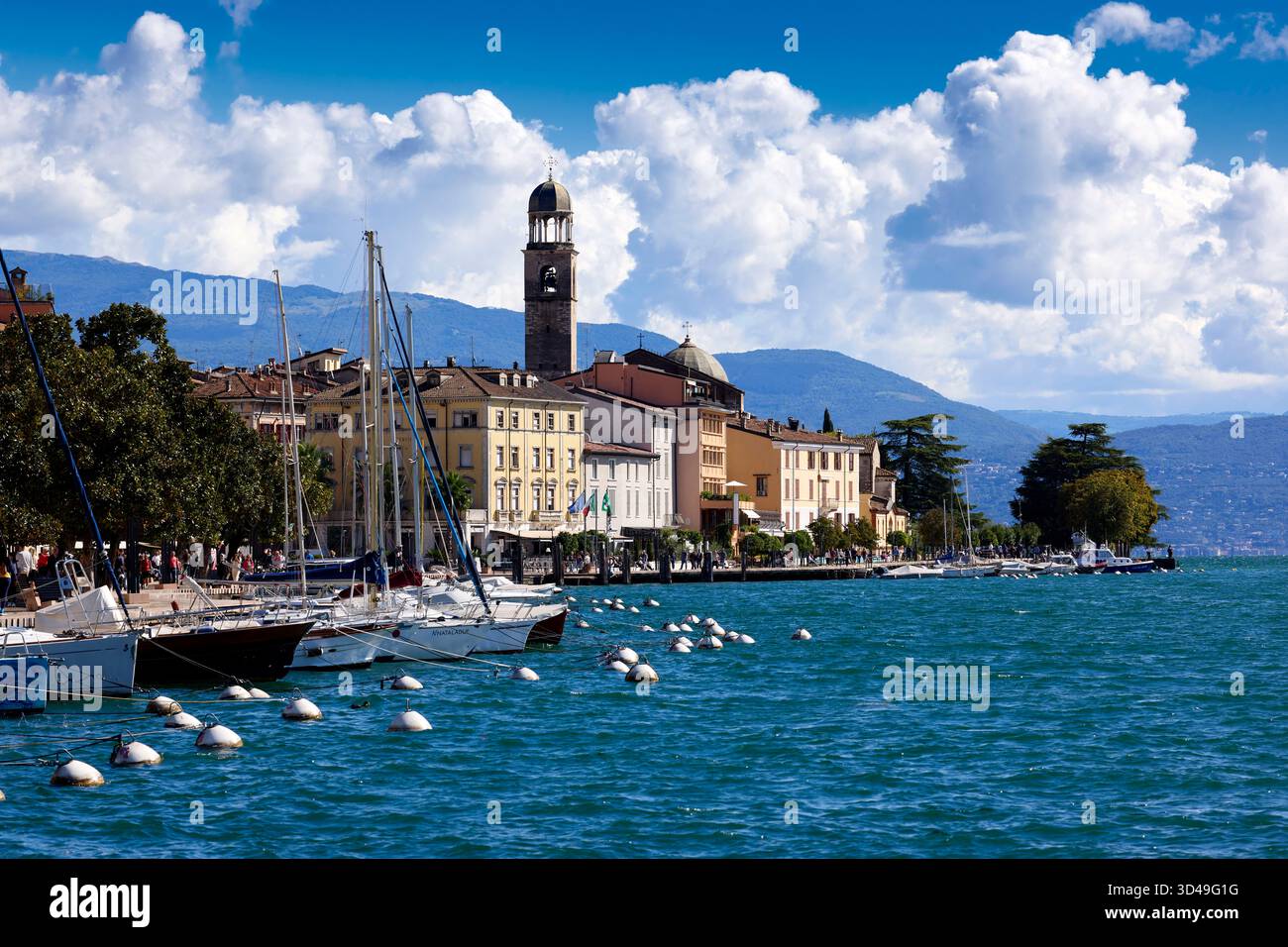 Front de mer de Salo, lac de Garde, Italie Banque D'Images