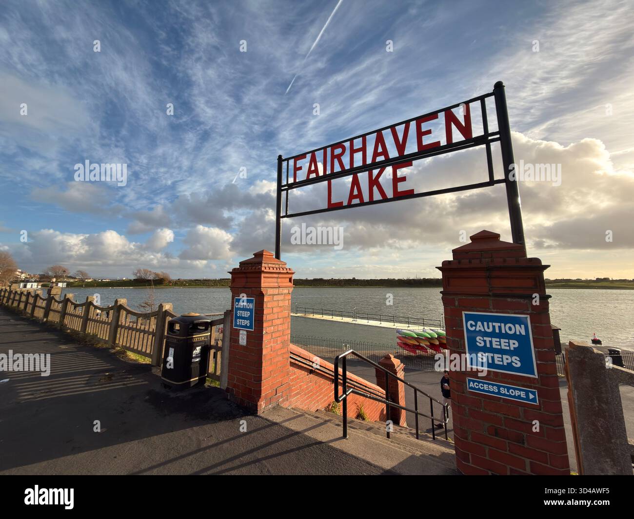 Entrée et panneau au lac Fairhaven à Lytham St Annes sur la côte de Fylde, Lancashire Banque D'Images