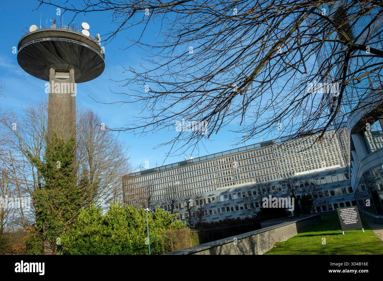 Batiment de la RTBF et la tour Reyers Building et la tour Reyers de la radio et télévision belge. Banque D'Images