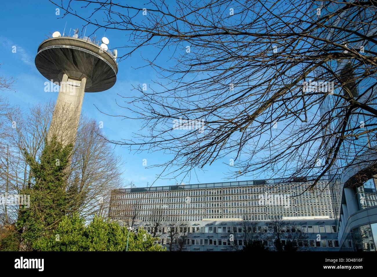 Batiment de la RTBF et la tour Reyers Building et la tour Reyers de la radio et télévision belge. Banque D'Images