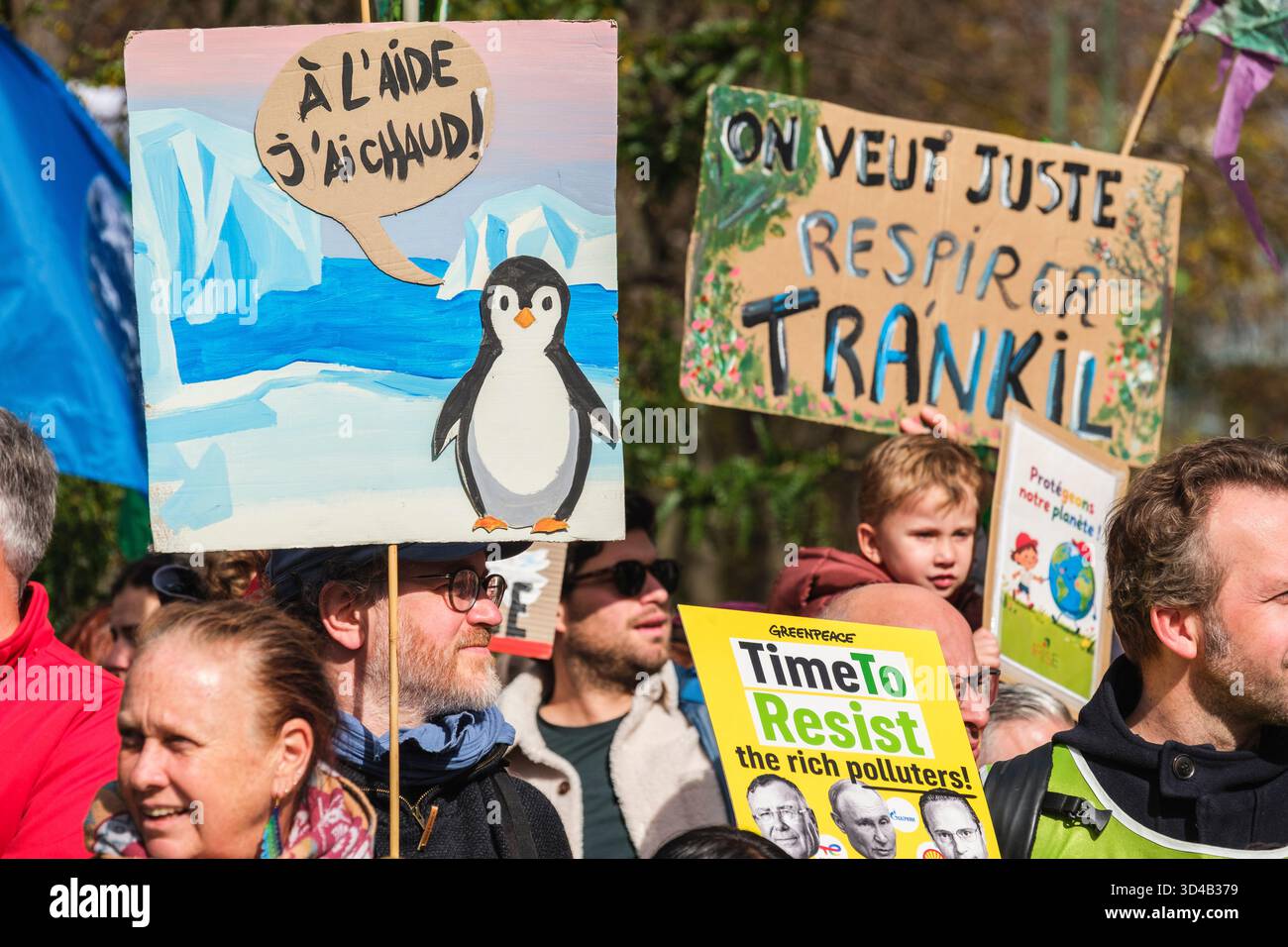 Manifestation pour le climat à Bruxelles - manifestants, participez à la marche climat 2025, organisée par la Coalition climat, une coalition de More Banque D'Images
