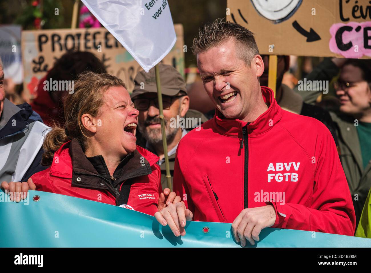 Manifestation pour le climat à Bruxelles - manifestants, participez à la marche climat 2025, organisée par la Coalition climat, une coalition de More Banque D'Images