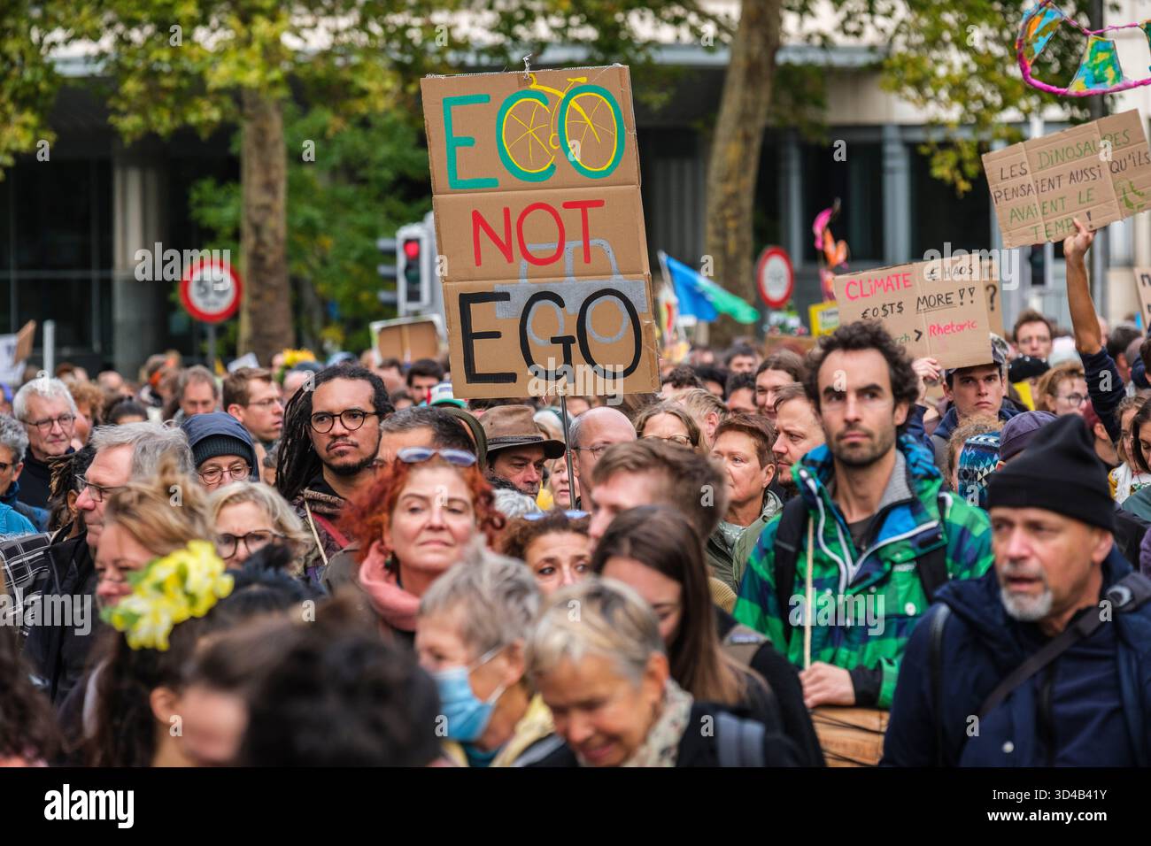 Manifestation pour le climat à Bruxelles - manifestants, participez à la marche climat 2025, organisée par la Coalition climat, une coalition de More Banque D'Images