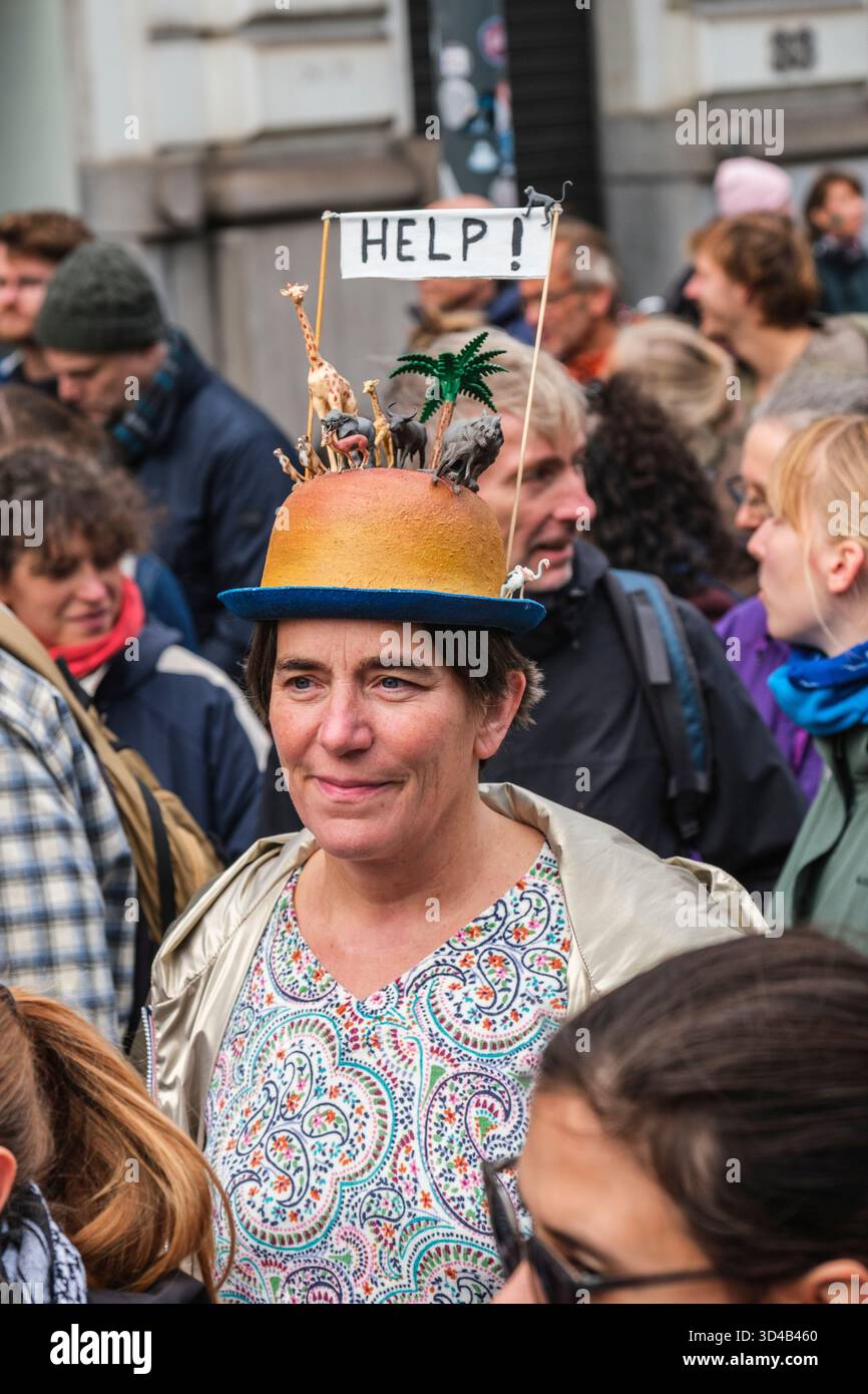 Manifestation pour le climat à Bruxelles - manifestants, participez à la marche climat 2025, organisée par la Coalition climat, une coalition de More Banque D'Images
