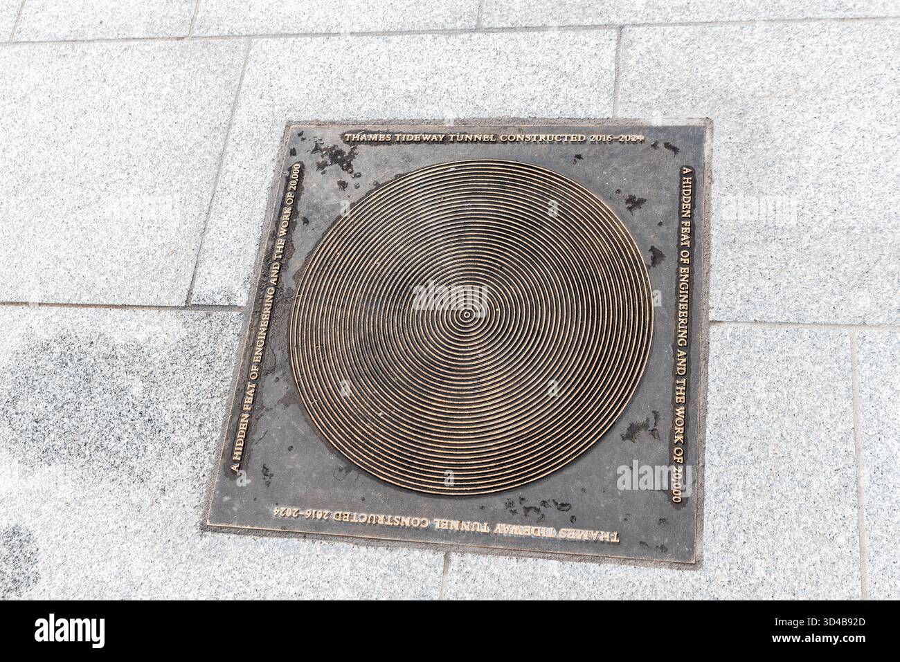 Tyburn Quay sur Victoria Embankment près de la Tamise, Londres, Royaume-Uni. Nouvelle zone développée dans le cadre du projet de super égout Thames Tideway tunnel Banque D'Images