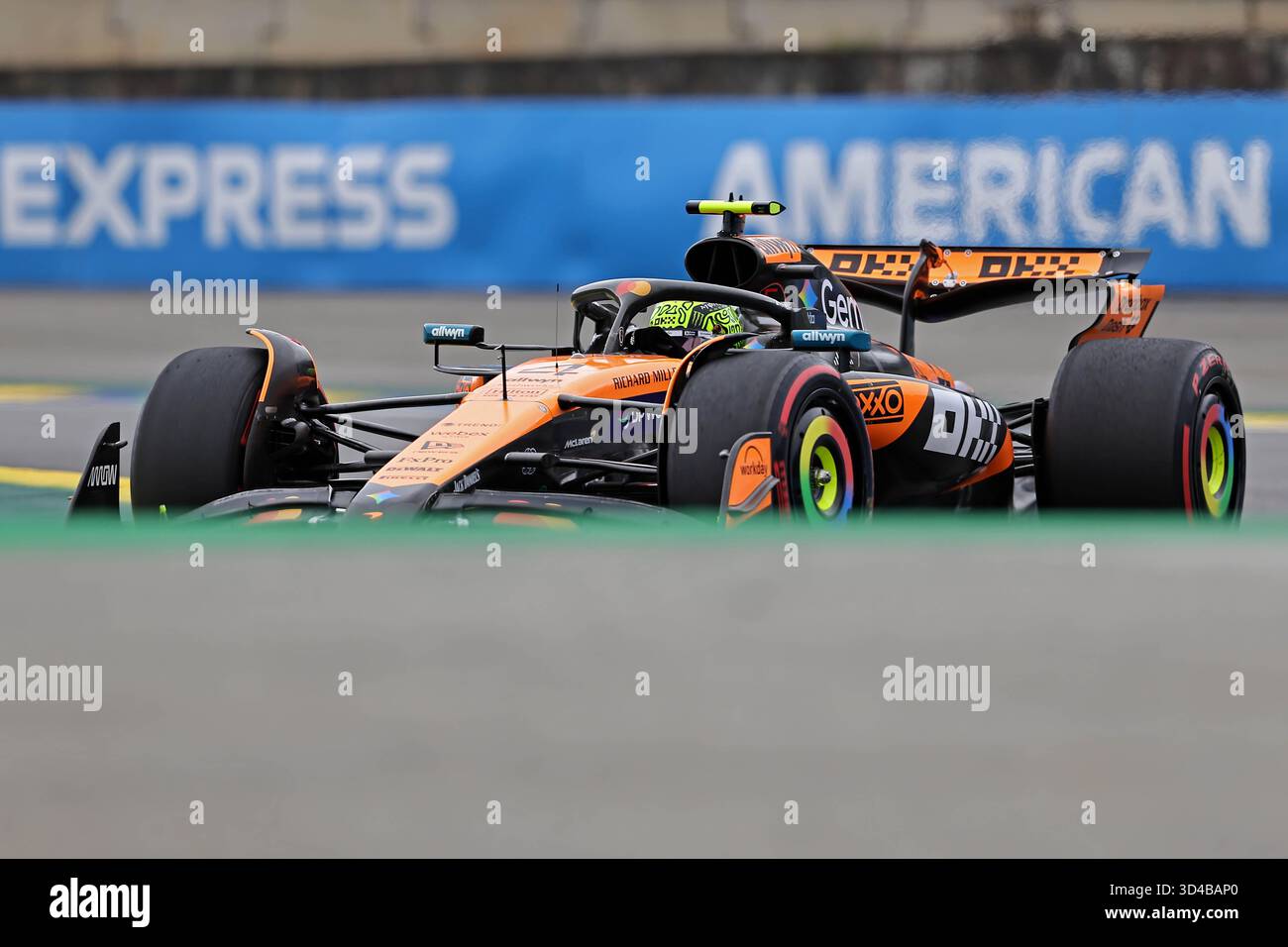 Sao Paulo, Brésil. 9 novembre 2025. Lando Norris (GBR) McLaren F1 Team MCL39 Mercedes lors du Grand Prix de F1 du Brésil à Autodromo Jose Carlos Pace le 09 novembre 2025 à Sao Paulo, Brésil. Photo : Heuler Andrey/DiaEsportivo/Alamy Live News crédit : DiaEsportivo/Alamy Live News Banque D'Images