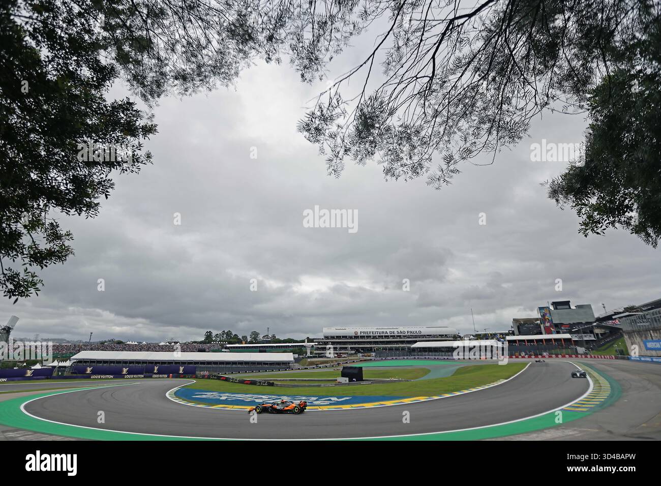 Sao Paulo, Brésil. 9 novembre 2025. Lando Norris (GBR) McLaren F1 Team MCL39 Mercedes lors du Grand Prix de F1 du Brésil à Autodromo Jose Carlos Pace le 09 novembre 2025 à Sao Paulo, Brésil. Photo : Heuler Andrey/DiaEsportivo/Alamy Live News crédit : DiaEsportivo/Alamy Live News Banque D'Images