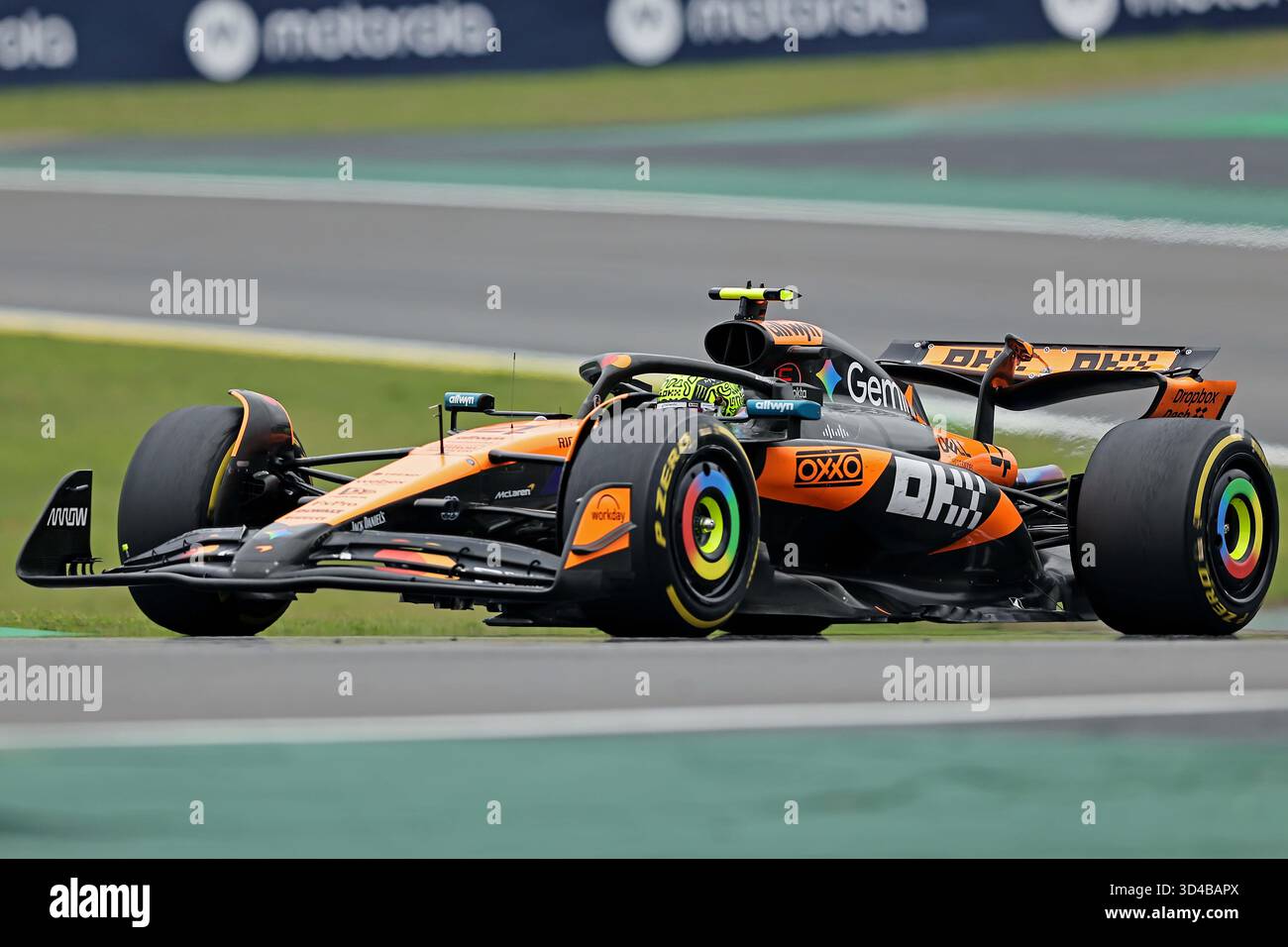 Sao Paulo, Brésil. 9 novembre 2025. Lando Norris (GBR) McLaren F1 Team MCL39 Mercedes lors du Grand Prix de F1 du Brésil à Autodromo Jose Carlos Pace le 09 novembre 2025 à Sao Paulo, Brésil. Photo : Heuler Andrey/DiaEsportivo/Alamy Live News crédit : DiaEsportivo/Alamy Live News Banque D'Images