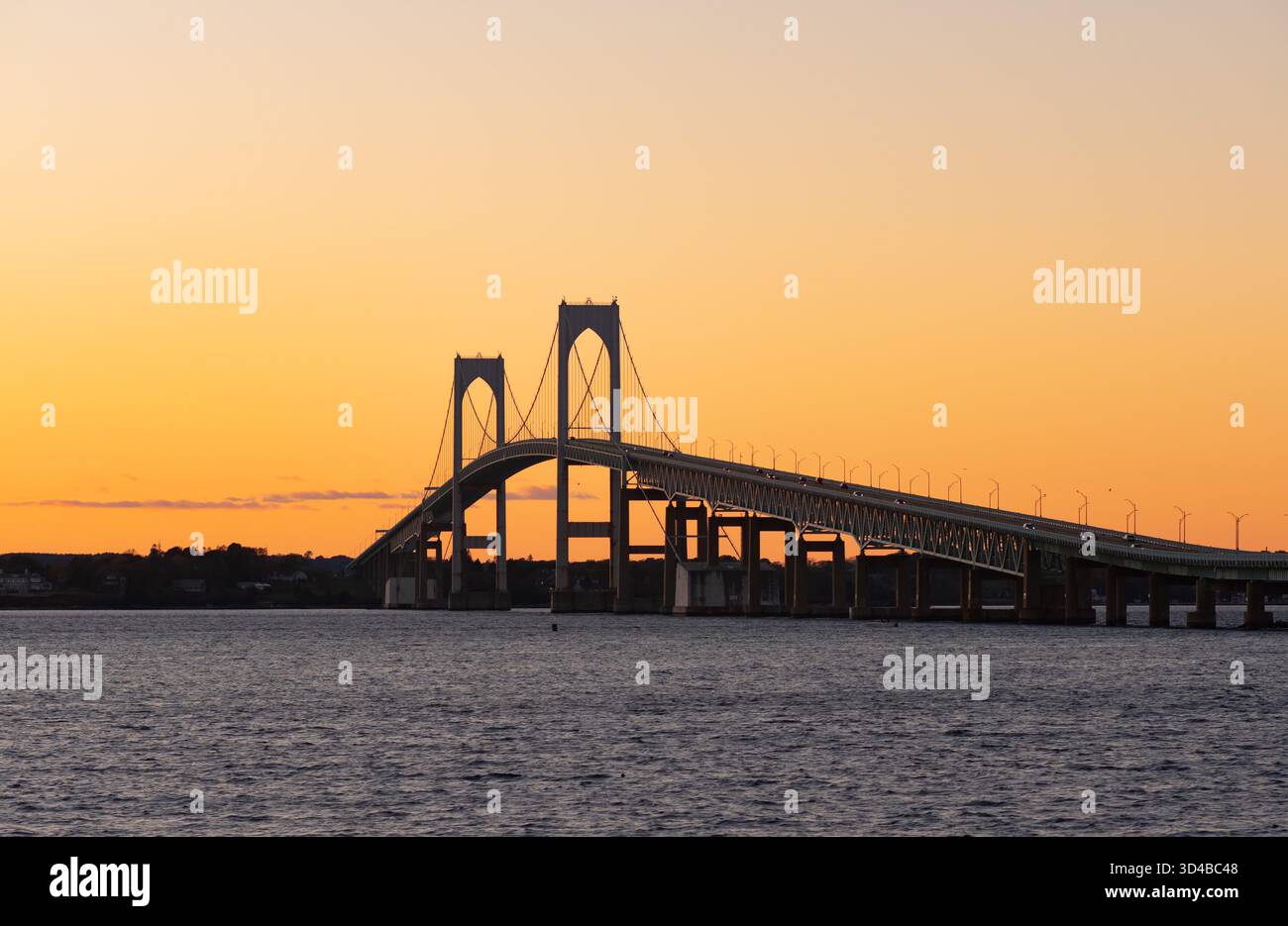 Pont suspendu Claiborne Pell Newport Bridge situé à Newport, Rhode Island, le 26 octobre 2025. Photo de Francis Specker Banque D'Images