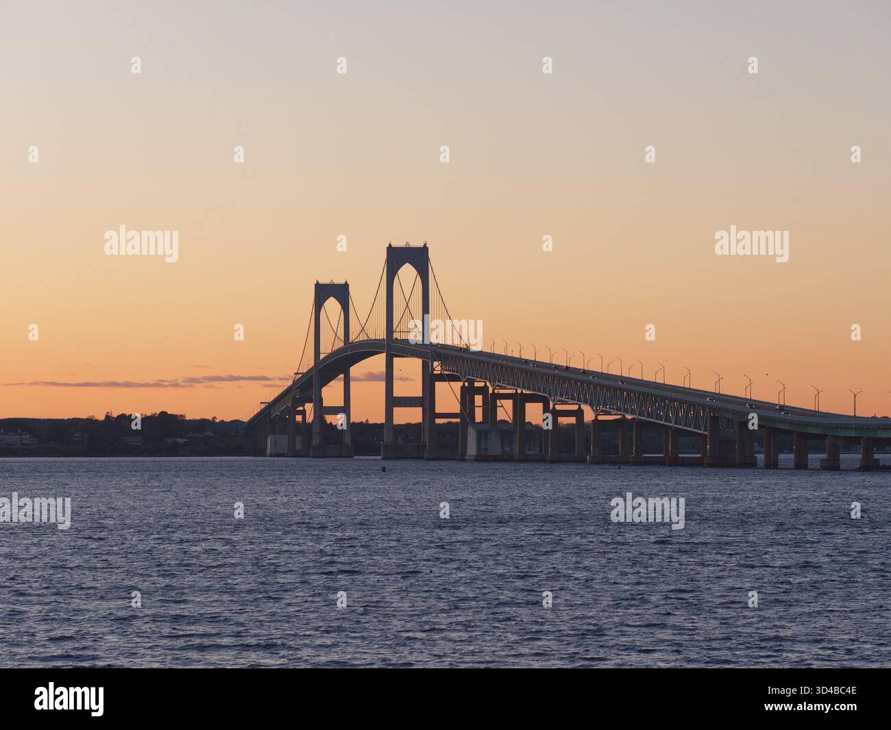 Pont suspendu Claiborne Pell Newport Bridge situé à Newport, Rhode Island, le 26 octobre 2025. Photo de Francis Specker Banque D'Images