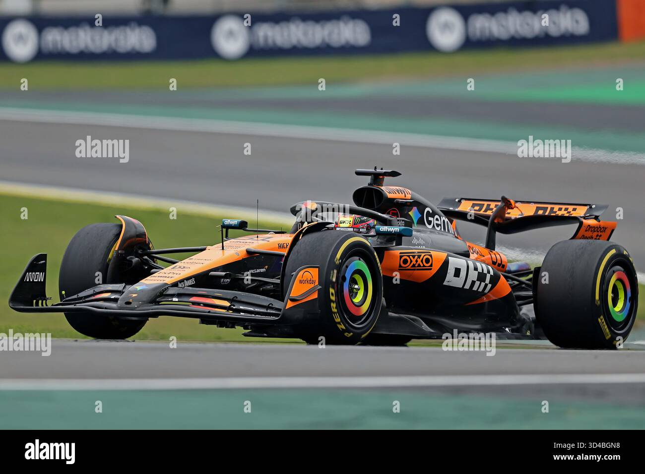Sao Paulo, Brésil. 9 novembre 2025. Oscar Piastri (AUS) McLaren F1 Team MCL39 Mercedes lors du Grand Prix de F1 du Brésil à Autodromo Jose Carlos Pace le 09 novembre 2025 à Sao Paulo, Brésil. Photo : Heuler Andrey/DiaEsportivo/Alamy Live News crédit : DiaEsportivo/Alamy Live News Banque D'Images
