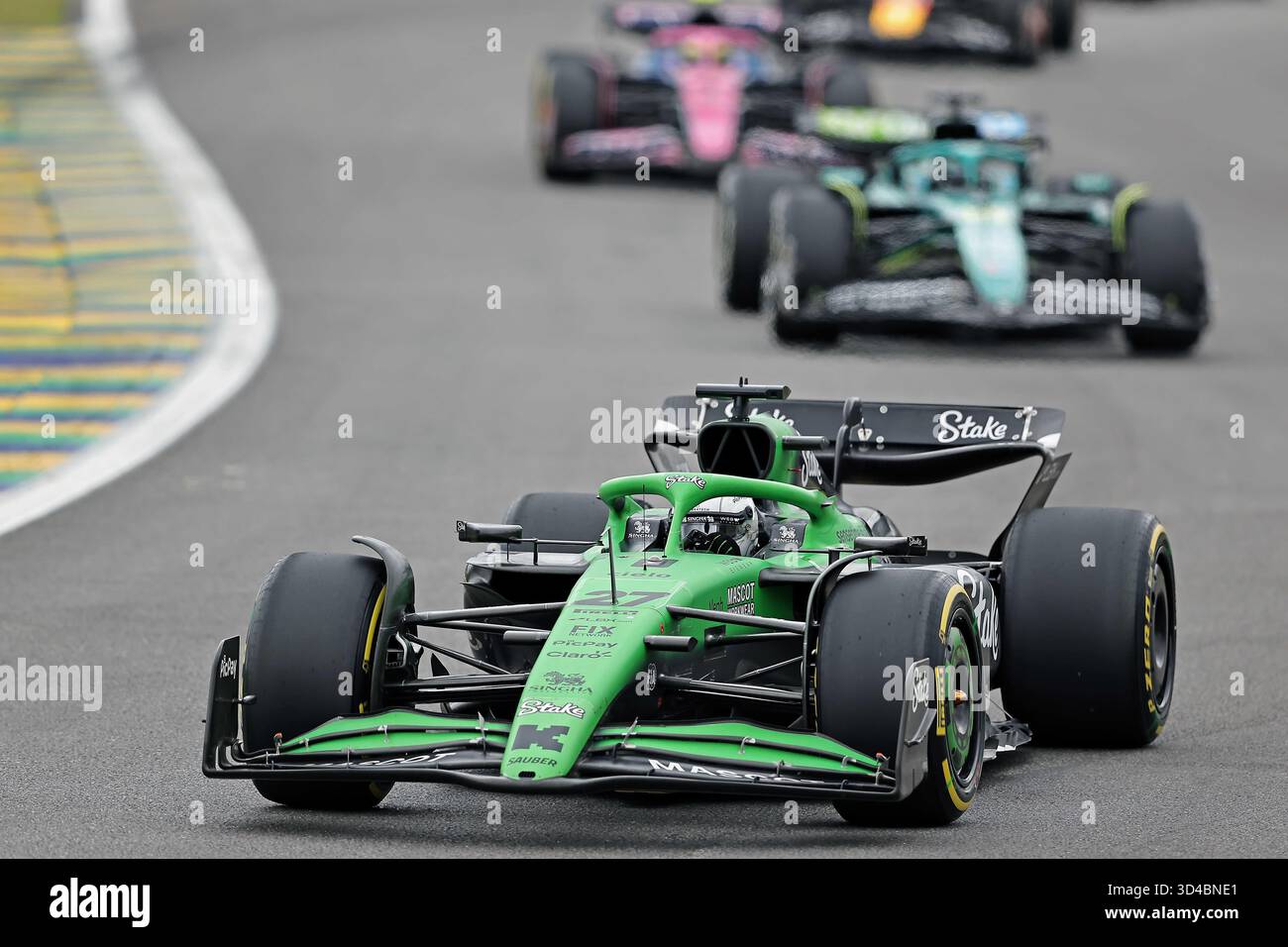 Sao Paulo, Brésil. 9 novembre 2025. Nico Hulkenberg (GER) pioche F1 Team Kick Sauber C45 Ferrari lors du Grand Prix de F1 du Brésil à Autodromo Jose Carlos Pace le 09 novembre 2025 à Sao Paulo, Brésil. Photo : Heuler Andrey/DiaEsportivo/Alamy Live News crédit : DiaEsportivo/Alamy Live News Banque D'Images