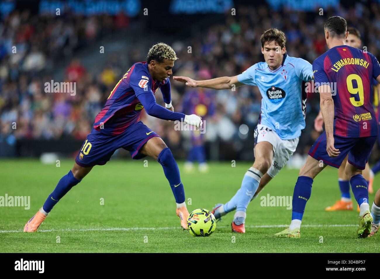Vigo, Espagne. 09 novembre 2025. VIGO, ESPAGNE - 9 NOVEMBRE : XXXXXX lors du match LaLiga EA Sports entre le RC Celta de Vigo et le FC Barcelone au stade Abanca Balaidos le 9 novembre 2025 à Vigo, Espagne. (Photo de Diego Simon/photo Players images/Magara Press) crédit : Magara Press SL/Alamy Live News Banque D'Images