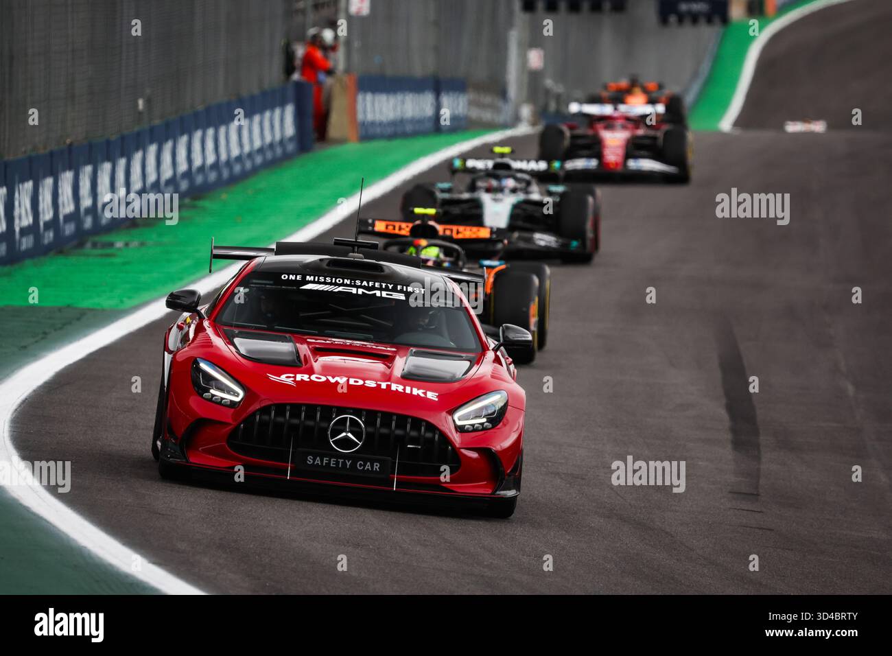 FIA Mercedes-AMG GT Black Series Safety car lors du Grand Premio de Sao Paulo 2025 de formule 1, Grand Prix de Sao Paulo 2025, 21ème manche du Championnat du monde de formule 1 2025 de la FIA du 7 au 9 novembre 2025 sur l'Interlagos, à Sao Paulo, au Brésil Banque D'Images