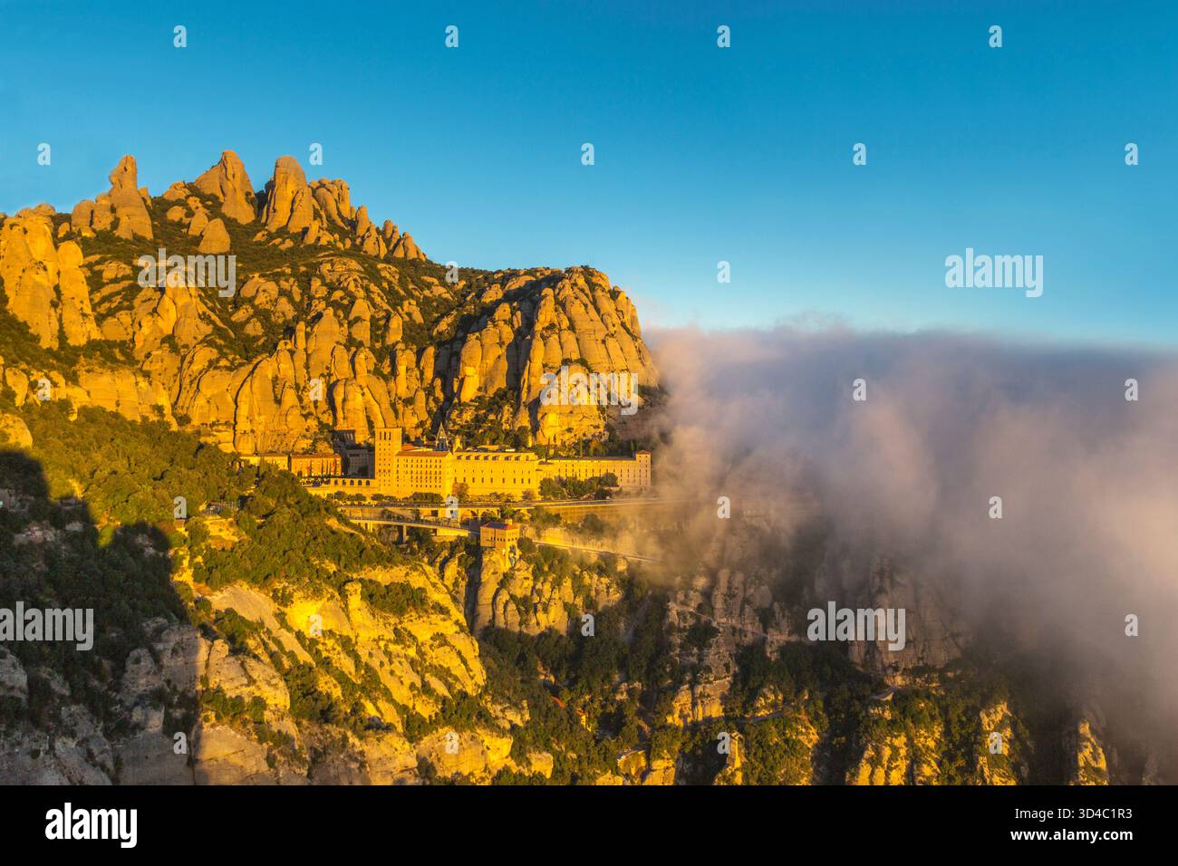 SANTA MARIA DE MONTSERRAT MONASTÈRE BÉNÉDICTIN SANT JERONI PIC DE MONTAGNE PARC NATUREL BARCELONE PROVINCE CATALOGNE ESPAGNE Banque D'Images