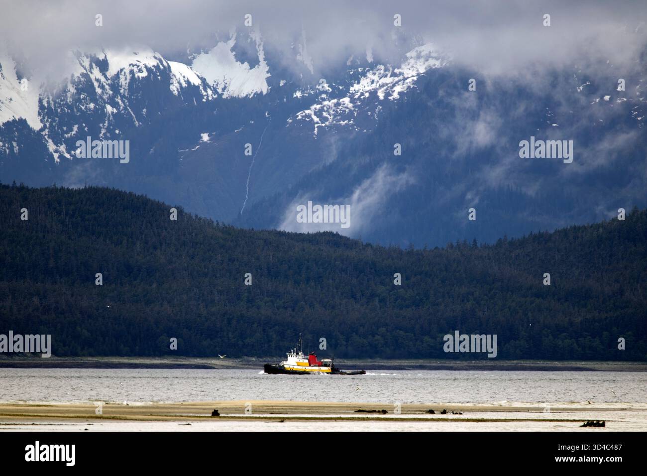 Remorqueur se dirigeant vers le sud depuis Skagway Banque D'Images