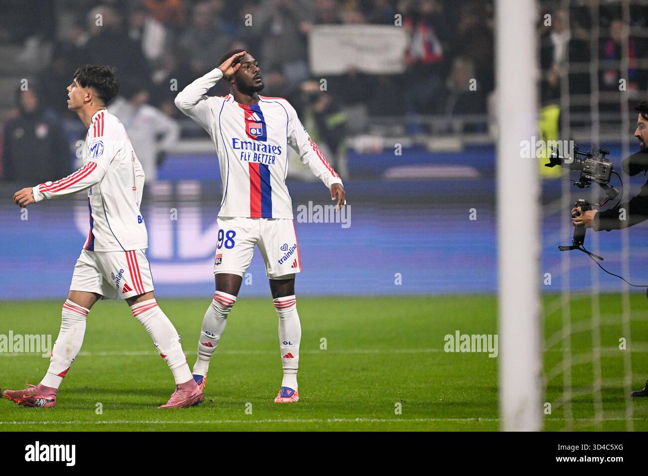 France. 09 novembre 2025. 17 Afonso MOREIRA (ol) - 98 Ainsley MAITLAND NILES (ol) lors du match de Ligue 1 McDonald's entre Lyon et Paris au Groupama Stadium le 9 novembre 2025 à Lyon. (Photo par Anthony Bibard/FEP/Icon Sport) crédit : Icon Sport/Alamy Live News Banque D'Images