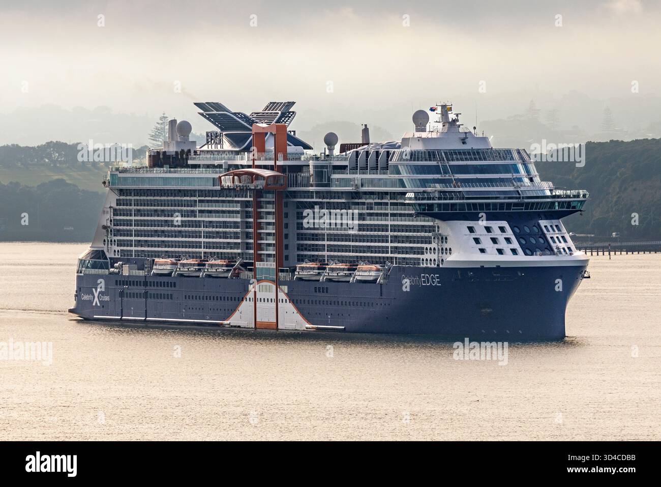 Le navire CELEBRITY EDGE (IMO 9812705, MMSI 248325000) est un navire à passagers (croisière) construit en 2018 et battant actuellement pavillon maltais. Banque D'Images
