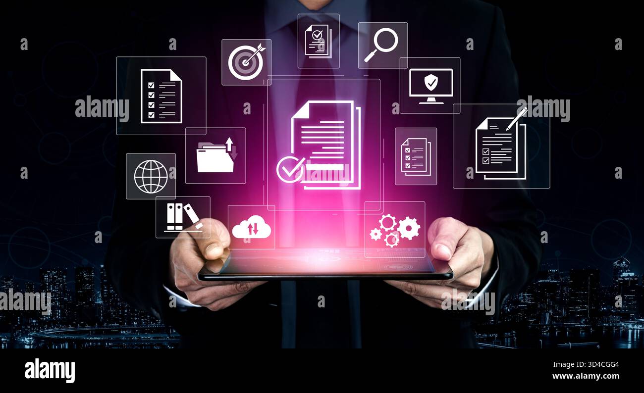 Concept de conformité d'entreprise et de contrôle de qualité. En suivant une liste de contrôle et en respectant la politique et les normes réglementaires de l'entreprise, confirmées par an Banque D'Images