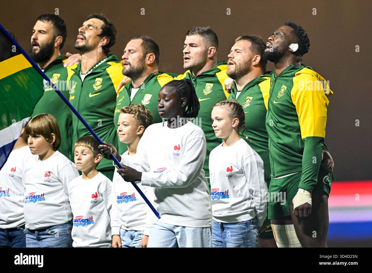 Paris, France. 08 novembre 2025. Siyamthanda Siya Kolisi et l'équipe RSA lors de l'Autumn Nations Series XV rugby union match France VS Afrique du Sud (Springboks) le 8 novembre 2025 au stade de France à Saint-Denis près de Paris, France photo par Victor Joly/ABACAPRESS.COM crédit : Abaca Press/Alamy Live News Banque D'Images