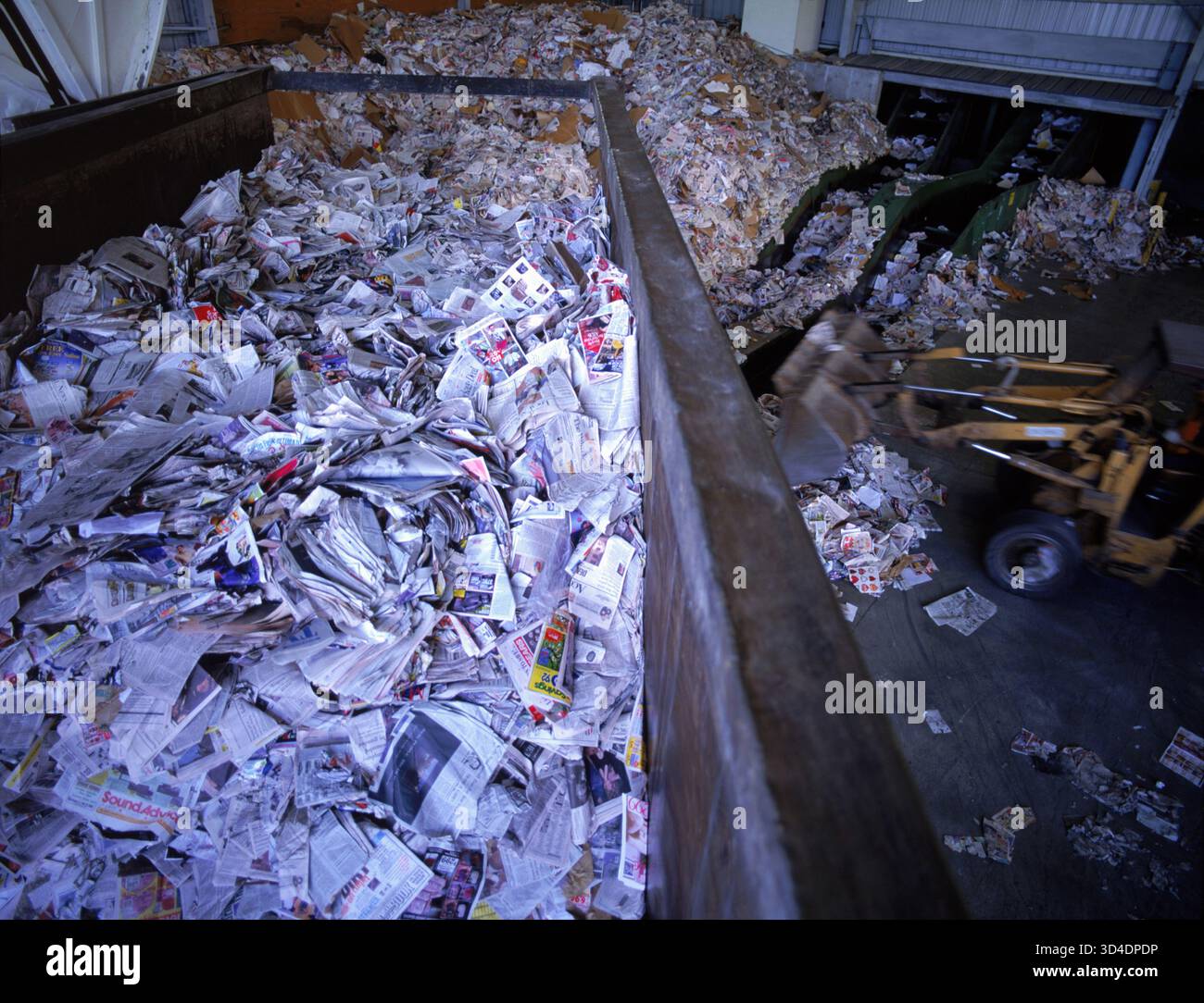 MURF, papier, verre, trottoir Banque D'Images