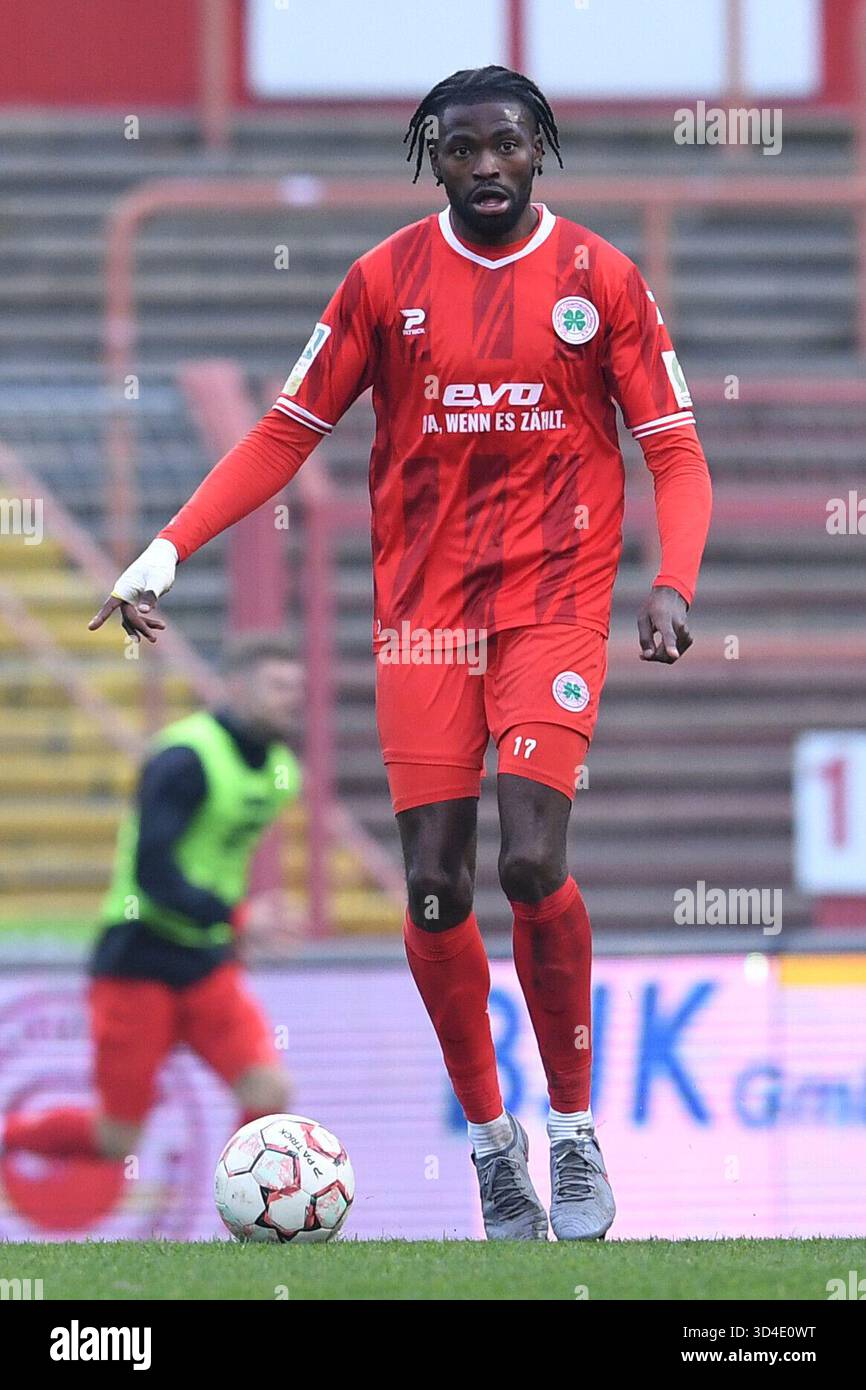 Oberhausen, Allemagne. 09 novembre 2025. Fussball Regionalliga Staffel Ouest 15. Spieltag Rot-Weiss Oberhausen - VfL Bochum II AM 09.11.2025 im Stadion Niederrhein in Oberhausen Glody Ngyombo ( Oberhausen ) Foto : Revierfoto crédit : ddp Media GmbH/Alamy Live News Banque D'Images
