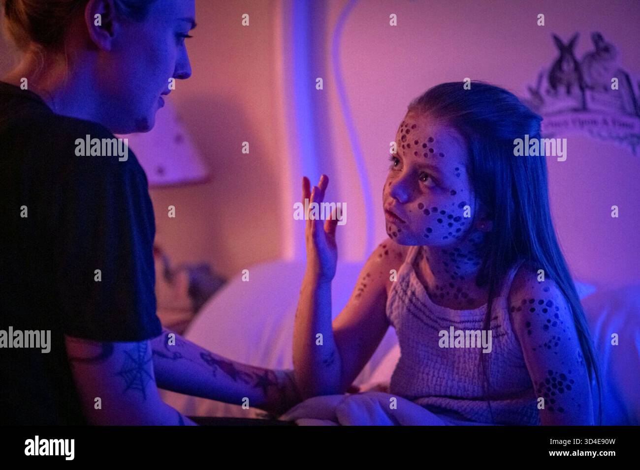 Vicious est un film d'horreur américain écrit et réalisé par Bryan Bertino, sorti en 2025. Il met en vedette Dakota Fanning, Kathryn Hunter, Mary McCormack, Rachel Blanchard et Devyn Nekoda. Banque D'Images