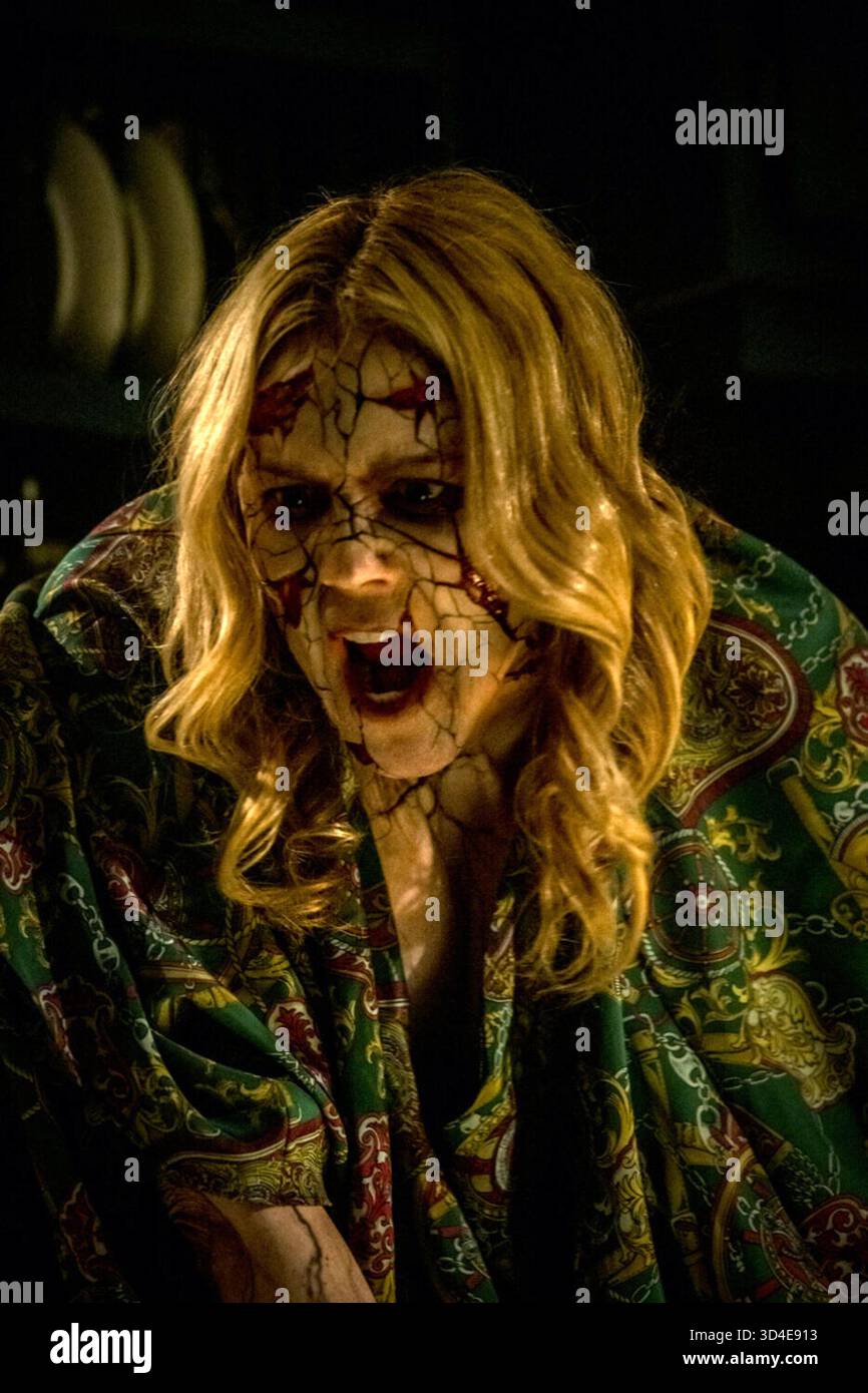 Vicious est un film d'horreur américain écrit et réalisé par Bryan Bertino, sorti en 2025. Il met en vedette Dakota Fanning, Kathryn Hunter, Mary McCormack, Rachel Blanchard et Devyn Nekoda. Banque D'Images