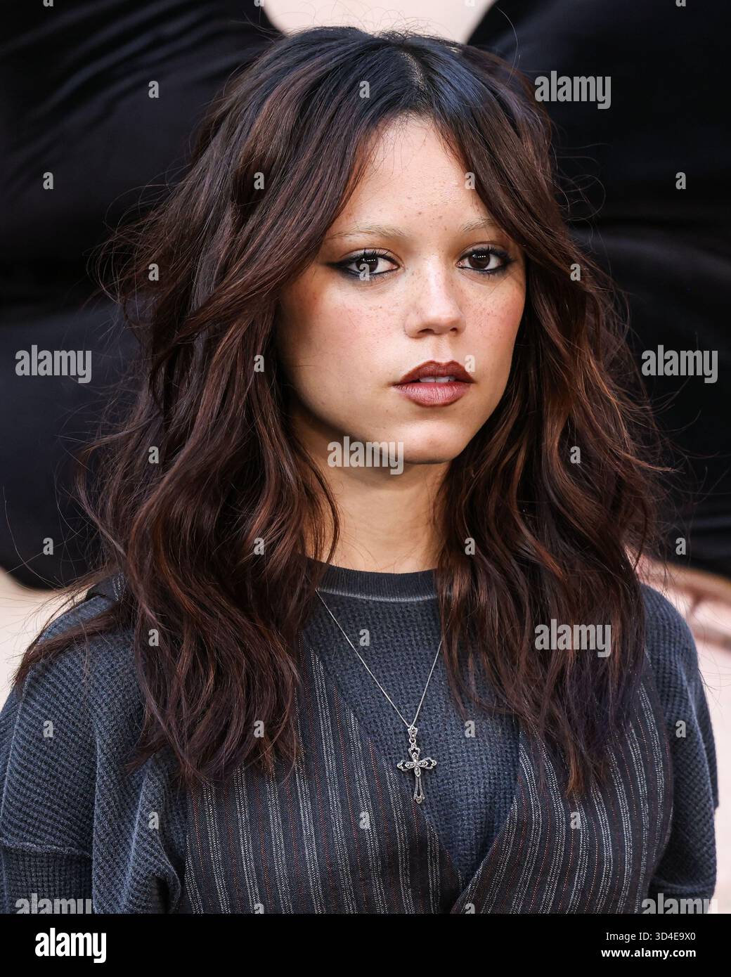 HOLLYWOOD, LOS ANGELES, CALIFORNIE, États-Unis - 09 NOVEMBRE : L'actrice américaine Jenna Ortega arrive à l'événement Netflix FYSEE : The Fall Edit - 'mercredi' saison 2 FYC (pour votre considération) qui s'est tenu au Netflix Tudum Theater le 9 novembre 2025 à Hollywood, Los Angeles, Californie, États-Unis. (Photo de Xavier Collin/image Press Agency) Banque D'Images