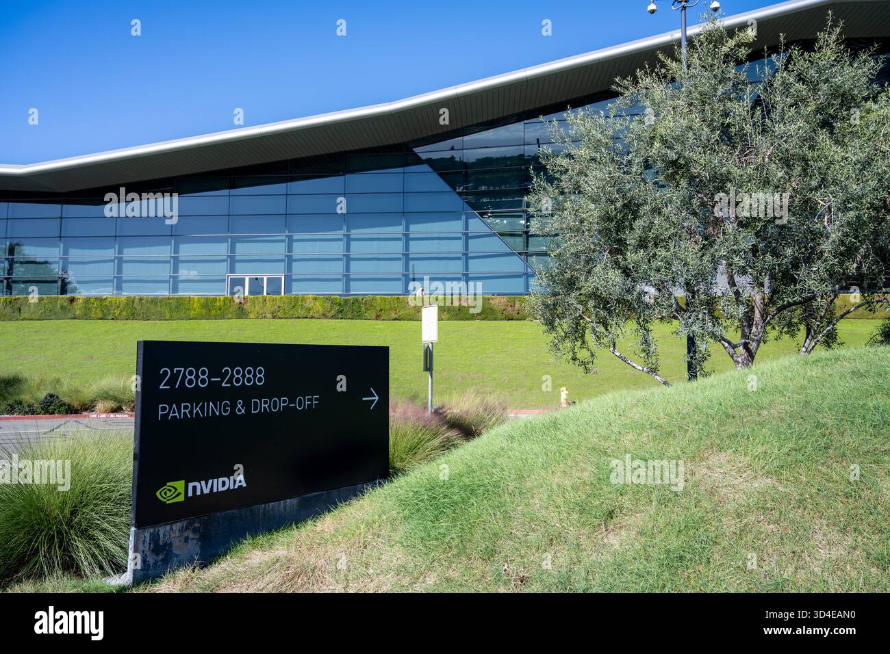 Santa Clara, États-Unis. 06 novembre 2025. Signature avec logo au siège de NVIDIA dans la Silicon Valley, Santa Clara, Californie, 6 novembre 2025. (Photo Smith Collection/Gado/Sipa USA) crédit : Sipa USA/Alamy Live News Banque D'Images