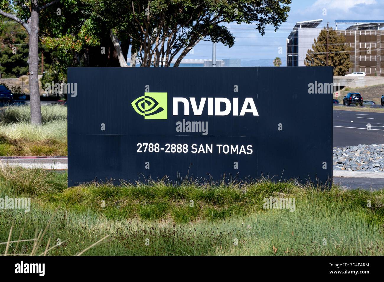 Santa Clara, États-Unis. 06 novembre 2025. Signature avec logo au siège de NVIDIA dans la Silicon Valley, Santa Clara, Californie, 6 novembre 2025. (Photo Smith Collection/Gado/Sipa USA) crédit : Sipa USA/Alamy Live News Banque D'Images