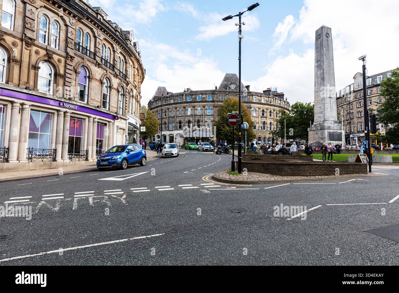 Harrogate, Yorkshire, Royaume-Uni, Angleterre, centre-ville, magasins, shopping, Harrogate UK, Harrogate Town, Harrogate Yorkshire, rue, bâtiments, extérieur, Banque D'Images