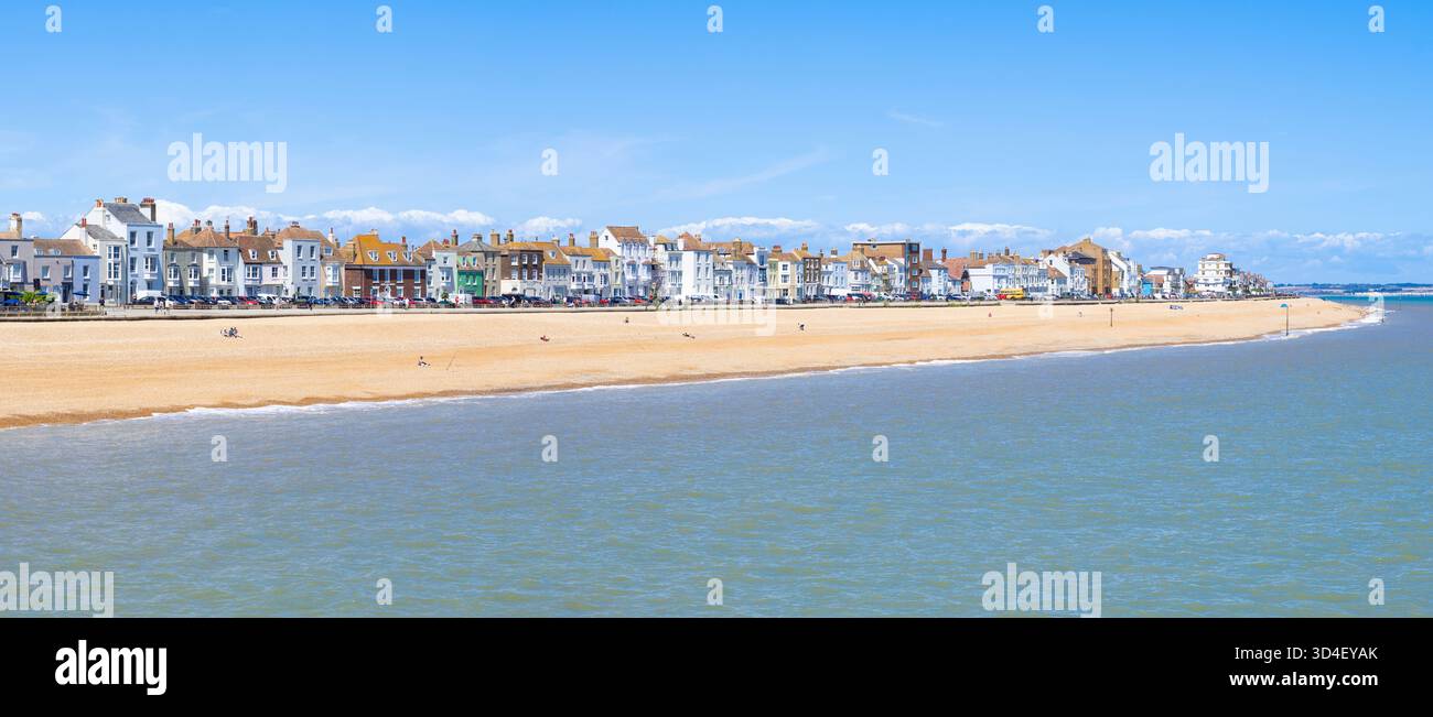 Deal Beach Deal Kent - Deal plage de galets et maisons de front de mer Deal Kent Angleterre GB Europe Banque D'Images