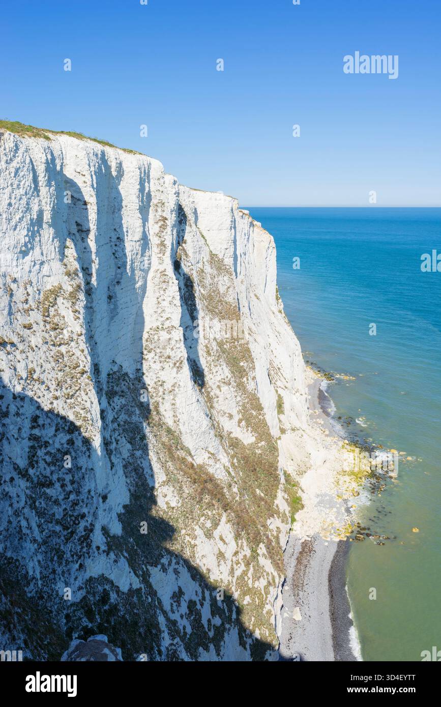 Les falaises blanches de Douvres surplombant la Manche Douvres Angleterre GB Europe Banque D'Images