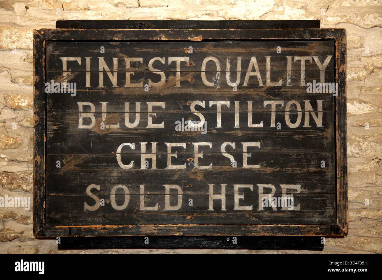 Le fromage stilton bleu signe dans le Bell Inn Hotel, Stilton village, Cambridgeshire, Angleterre. Banque D'Images