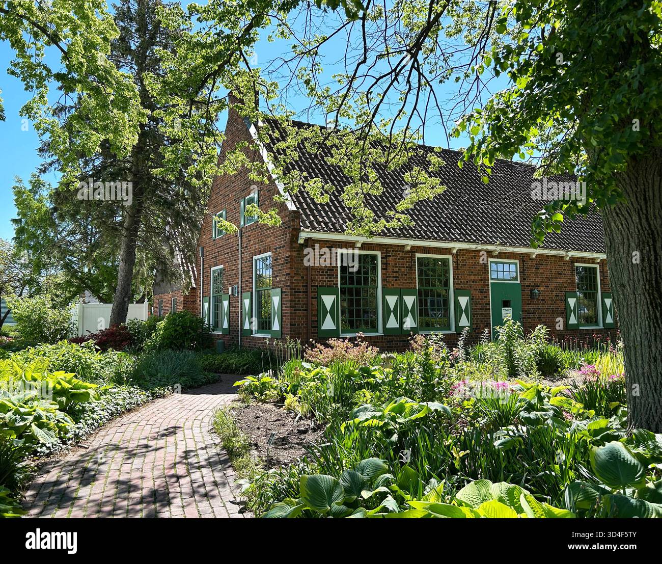 Le Posthouse Visitor Center, une ferme hollandaise traditionnelle située dans les jardins de Windmill Island. Hollande, Michigan, États-Unis Banque D'Images