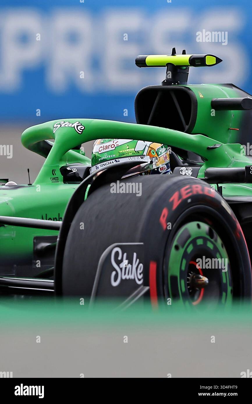 Sao Paulo, Brésil. 9 novembre 2025. Gabriel Bortoleto (BRA) pioche F1 Team Kick Sauber C45 Ferrari lors du Grand Prix de F1 du Brésil à Autodromo Jose Carlos Pace le 09 novembre 2025 à Sao Paulo, Brésil. Photo : Heuler Andrey/DiaEsportivo/Alamy Live News crédit : DiaEsportivo/Alamy Live News Banque D'Images